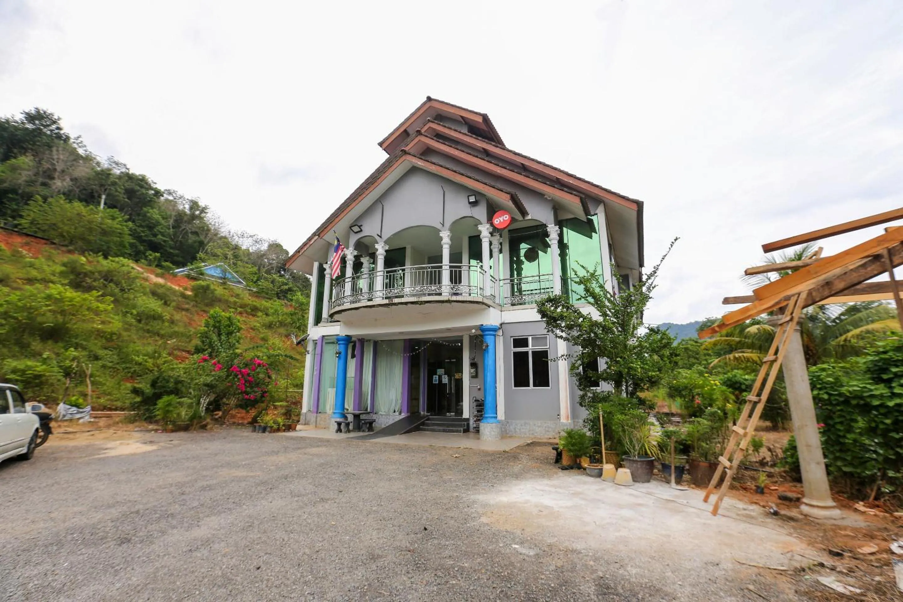 Facade/entrance in OYO 89933 Nun Hotel
