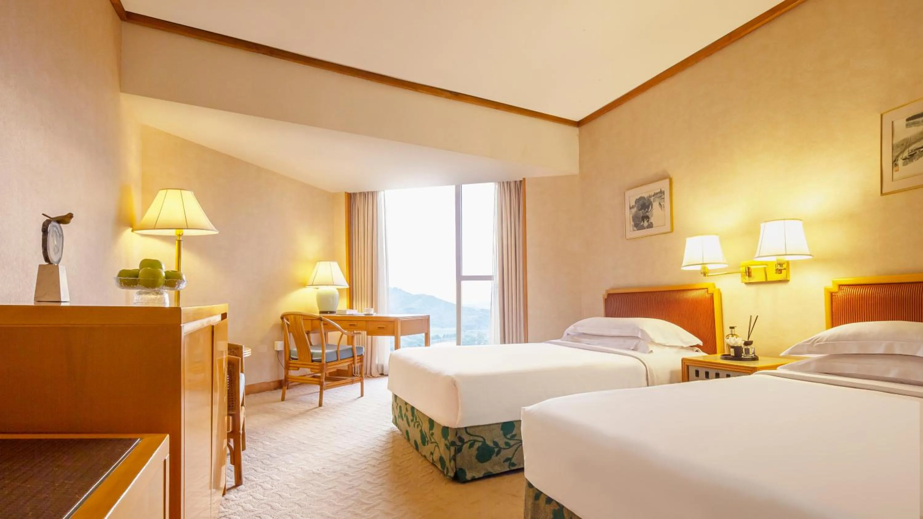 Photo of the whole room, Bed in Felicity Hotel Shenzhen, Luohu Railway Station