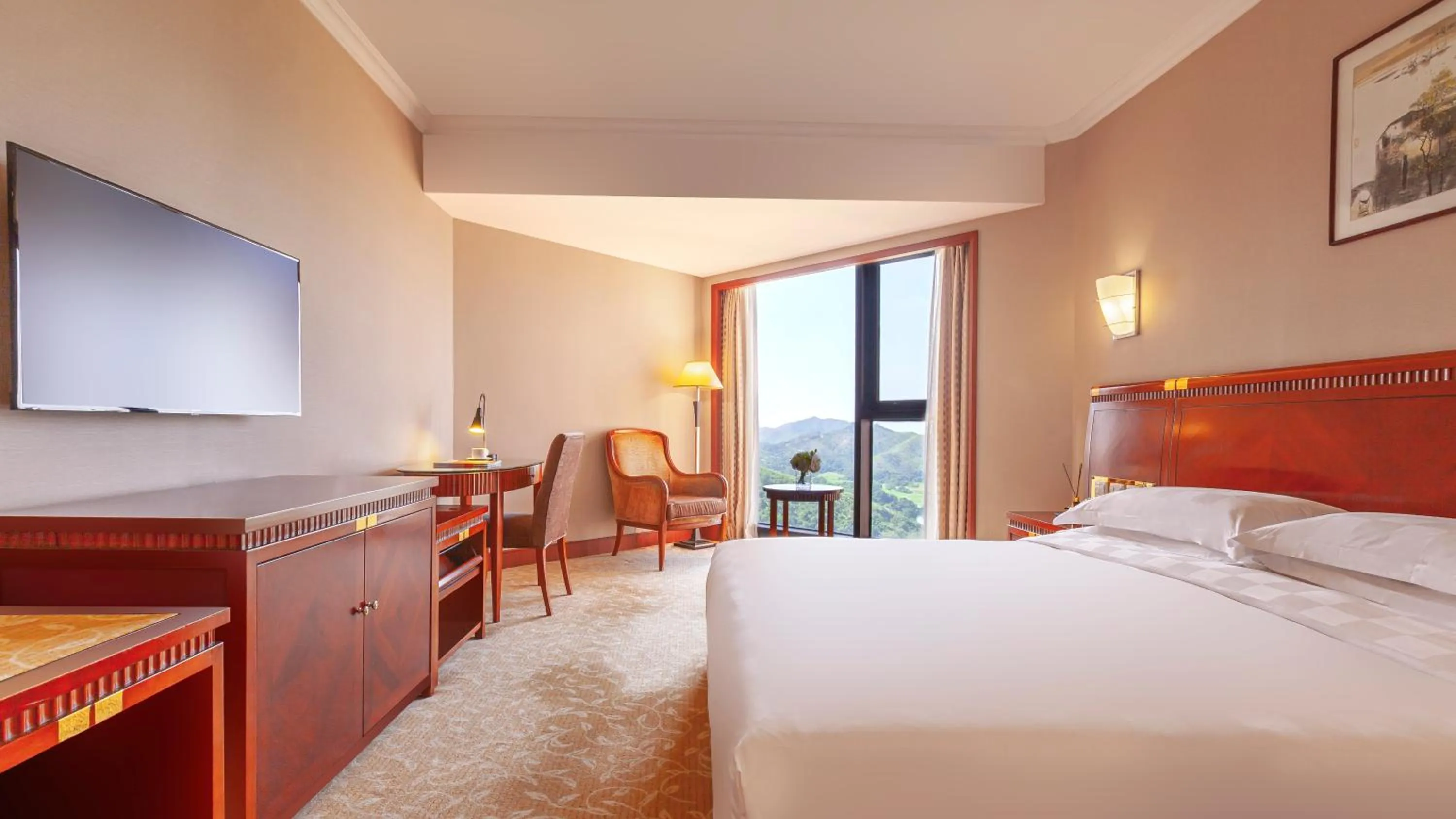 Photo of the whole room, Bed in Felicity Hotel Shenzhen, Luohu Railway Station