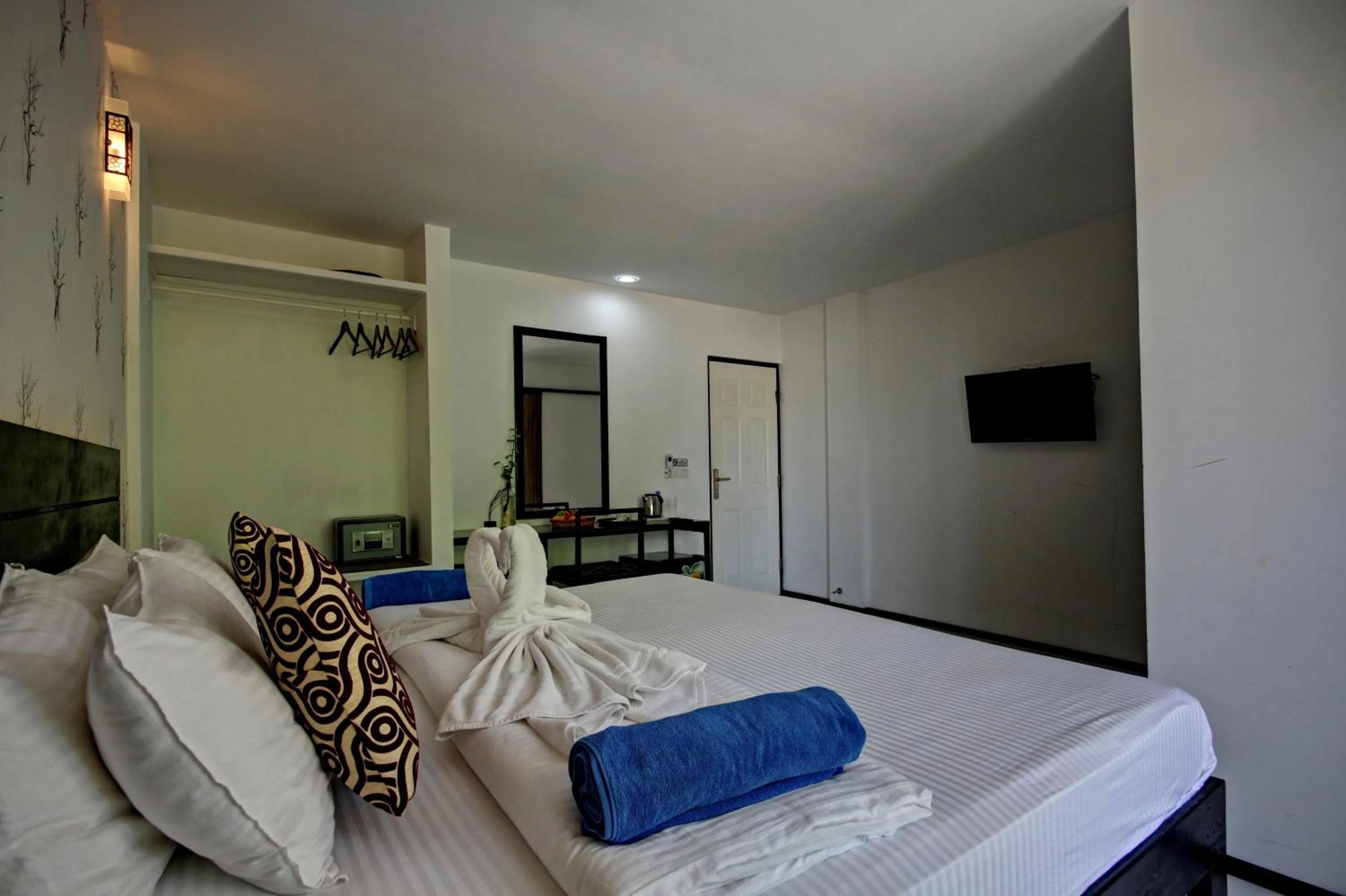 Bed in Crown Beach Villas -Private Beach