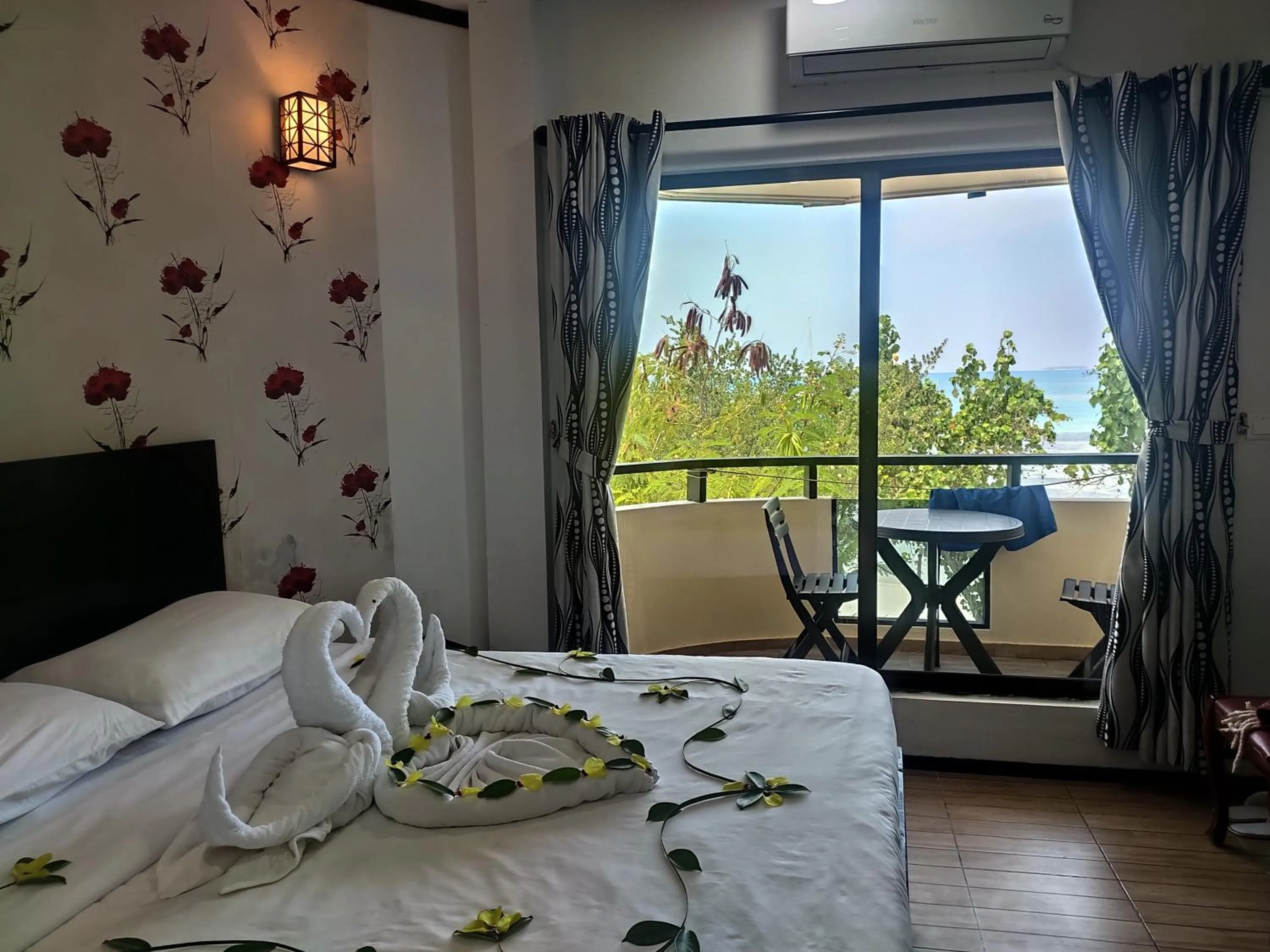 Balcony/Terrace, Bed in Crown Beach Villas -Private Beach