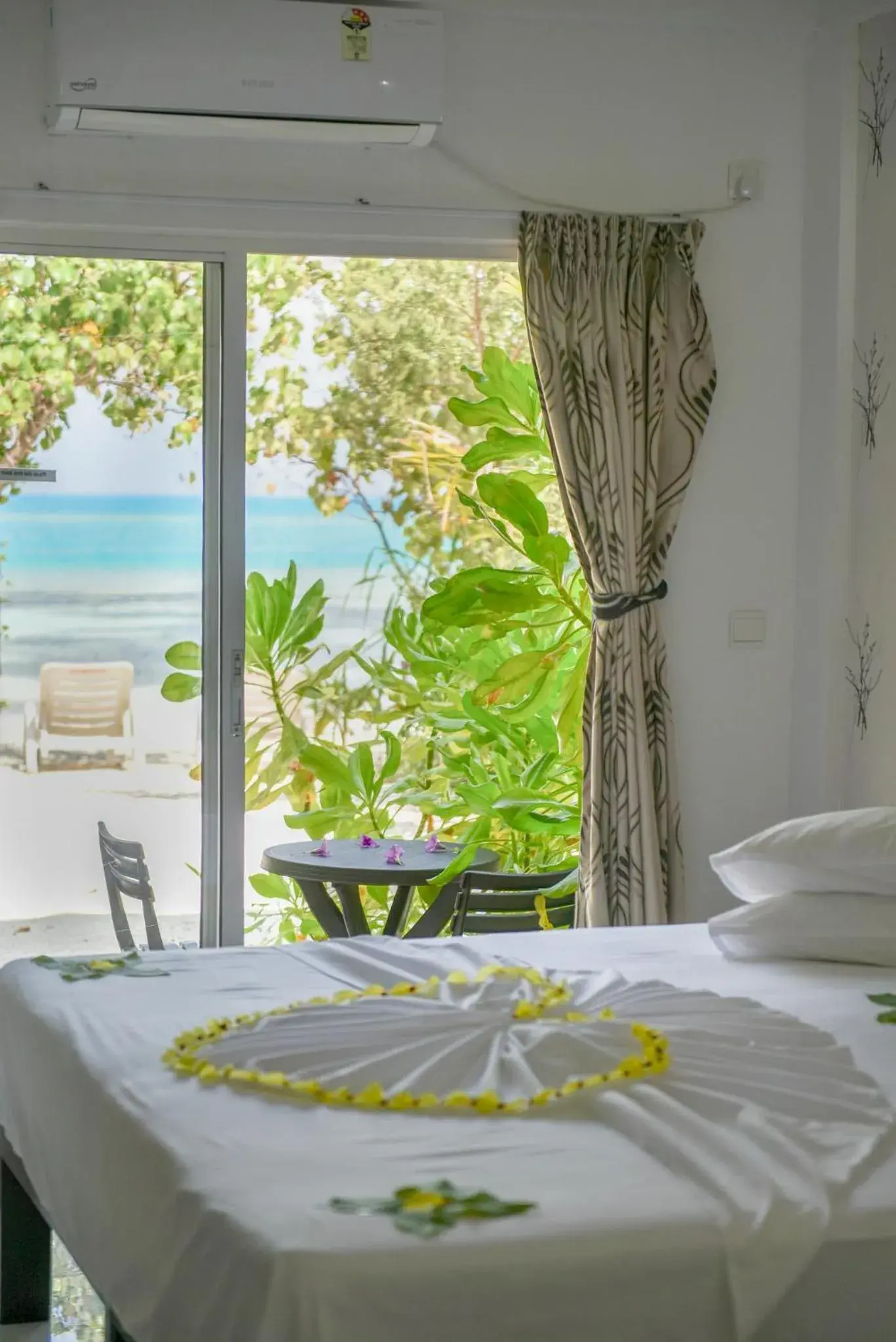 Sea view, Bed in Crown Beach Villas -Private Beach Sea view, Bed in Crown Beach Villas -Private Beach
