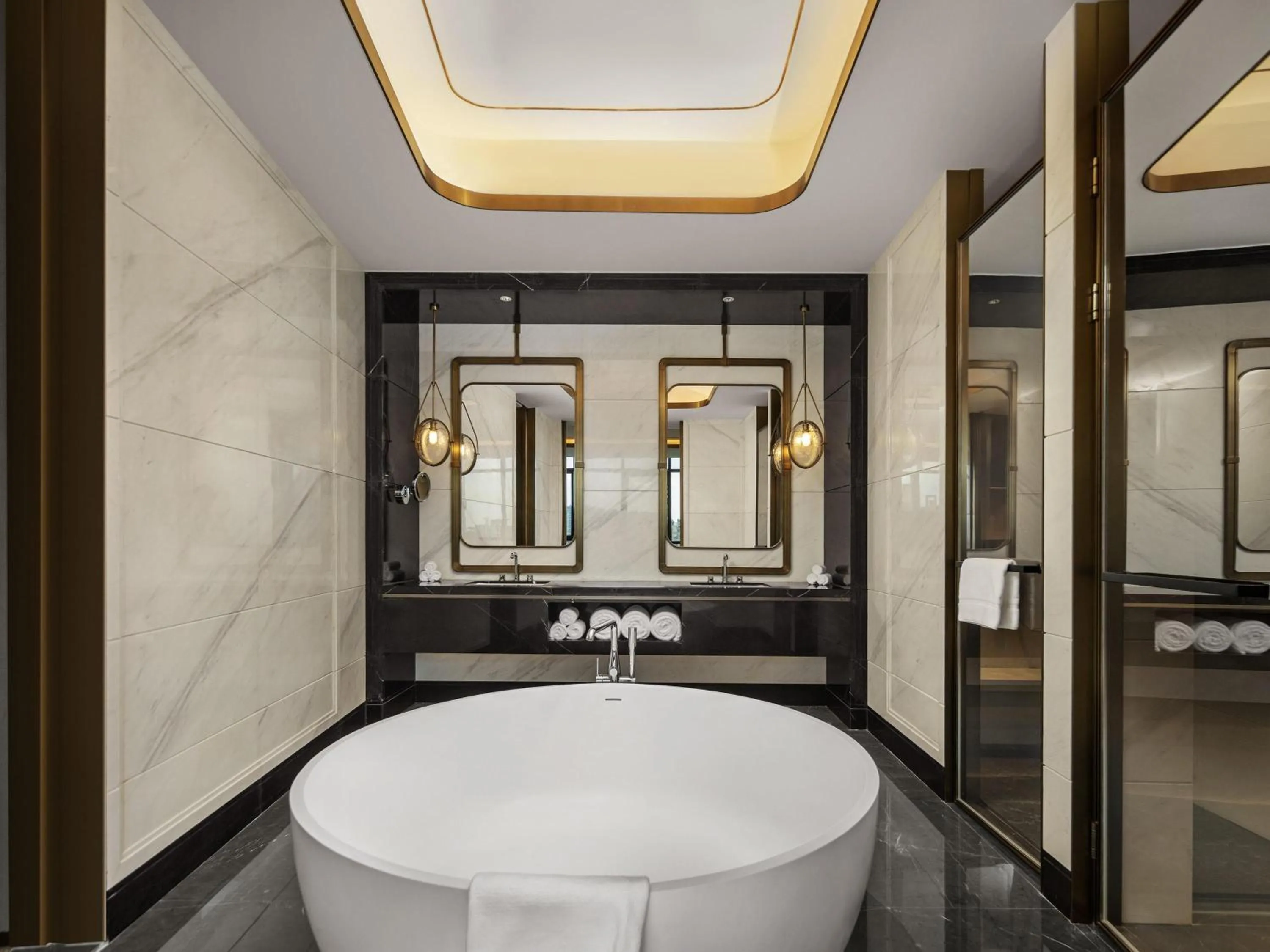 Bedroom in Swissotel Beijing Hong Kong Macau Center - 1 min to subway