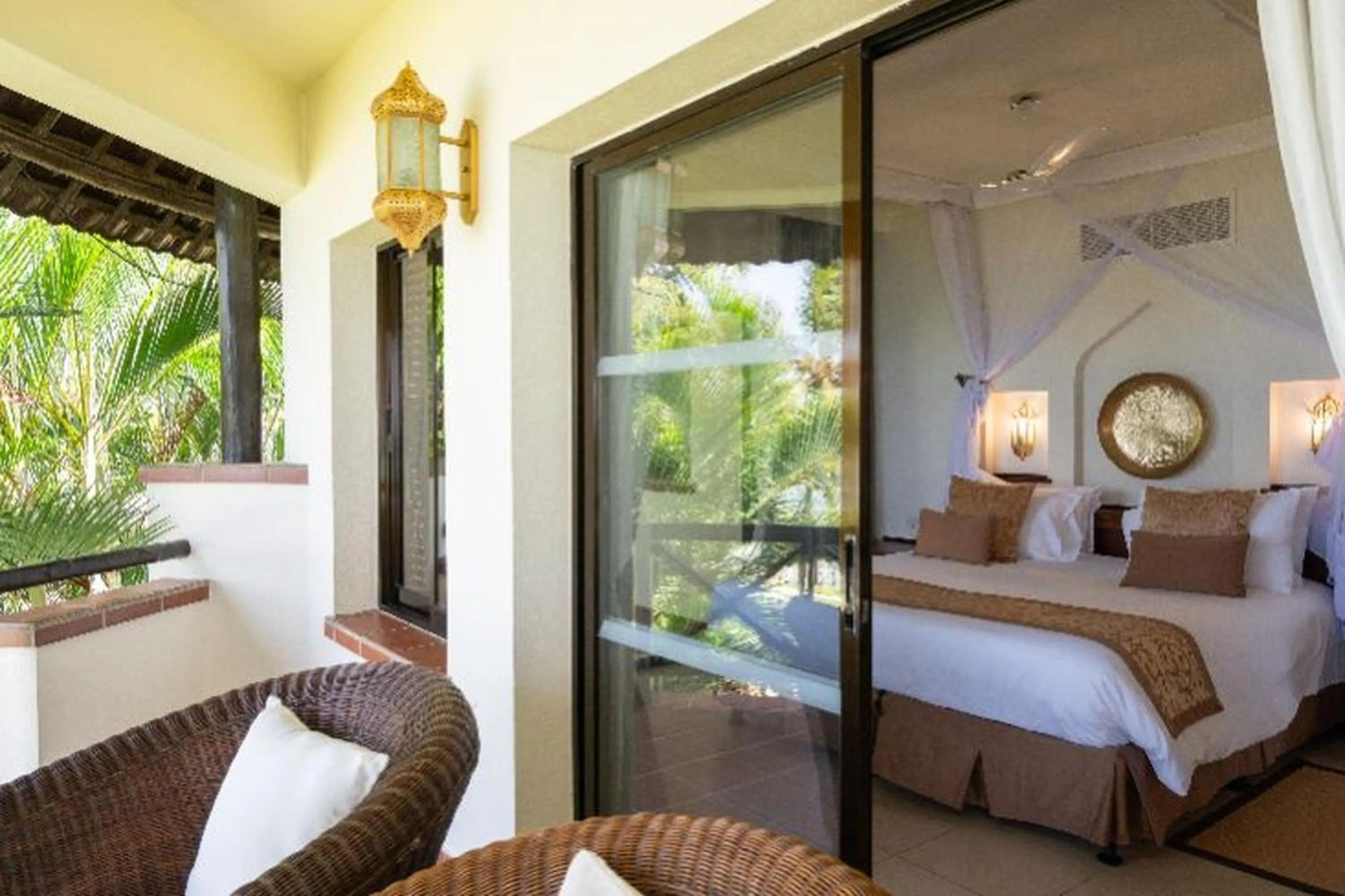 Balcony/Terrace, Bed in Sea Cliff Resort & Spa
