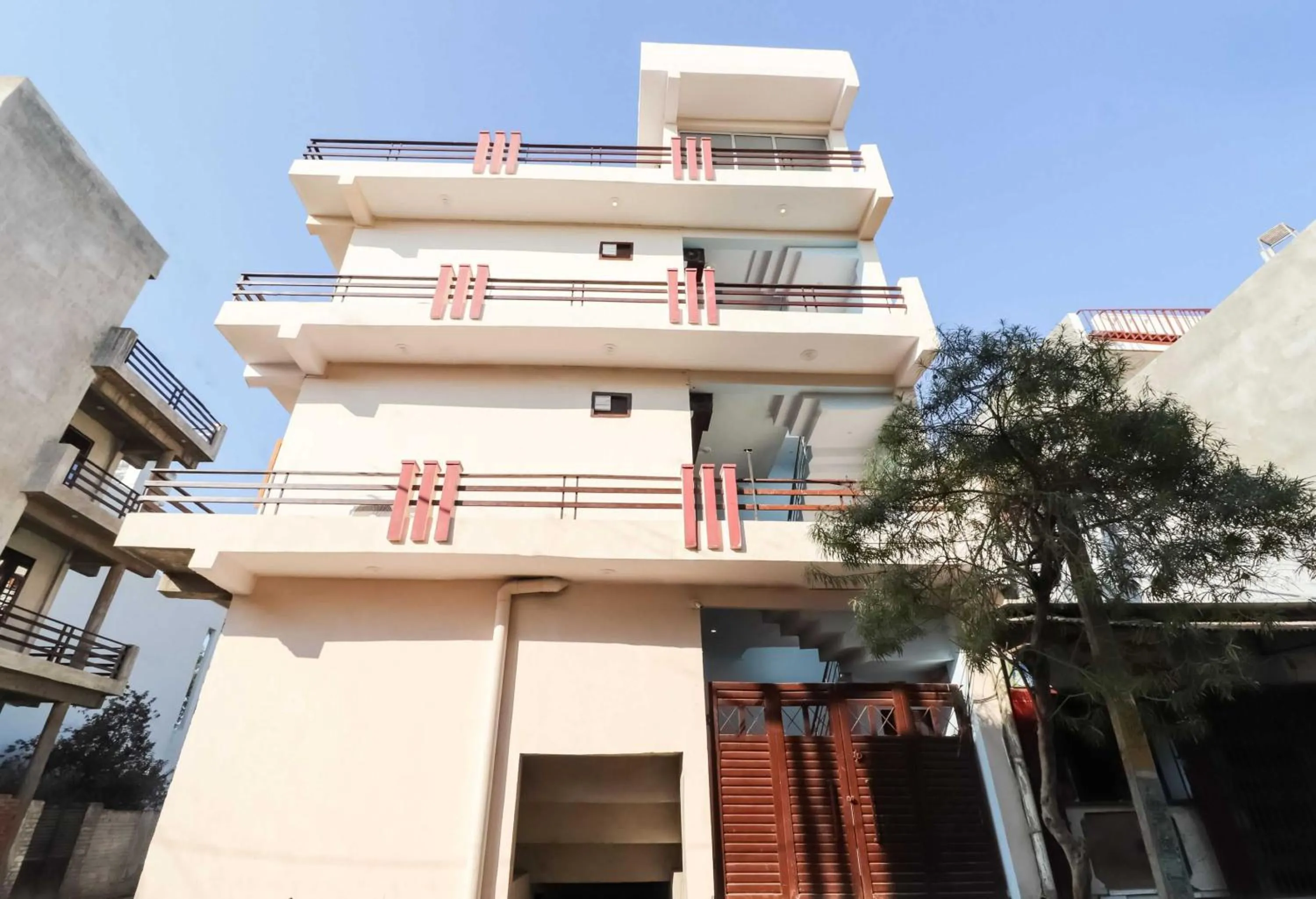 Facade/entrance in Hotel O The Velvet Chinhat Tiraha