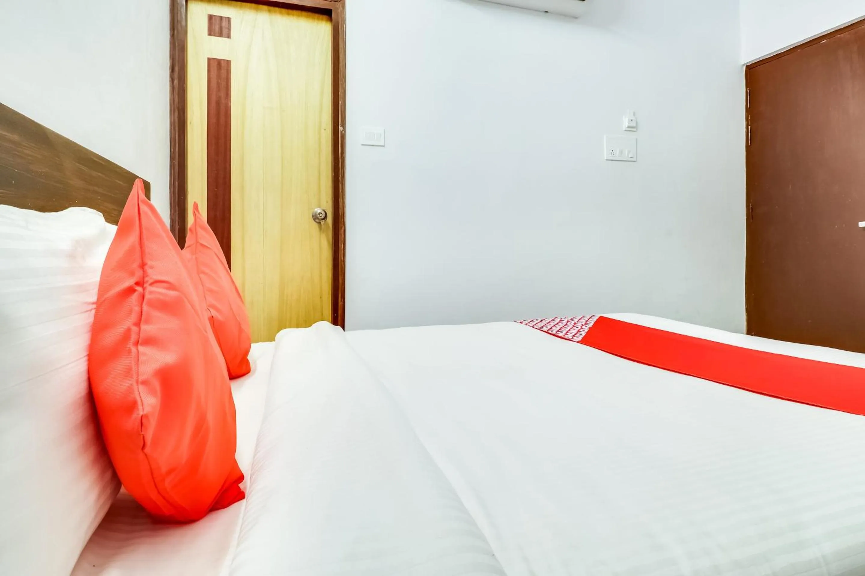 Bedroom, Bed in Hotel O The Velvet Chinhat Tiraha