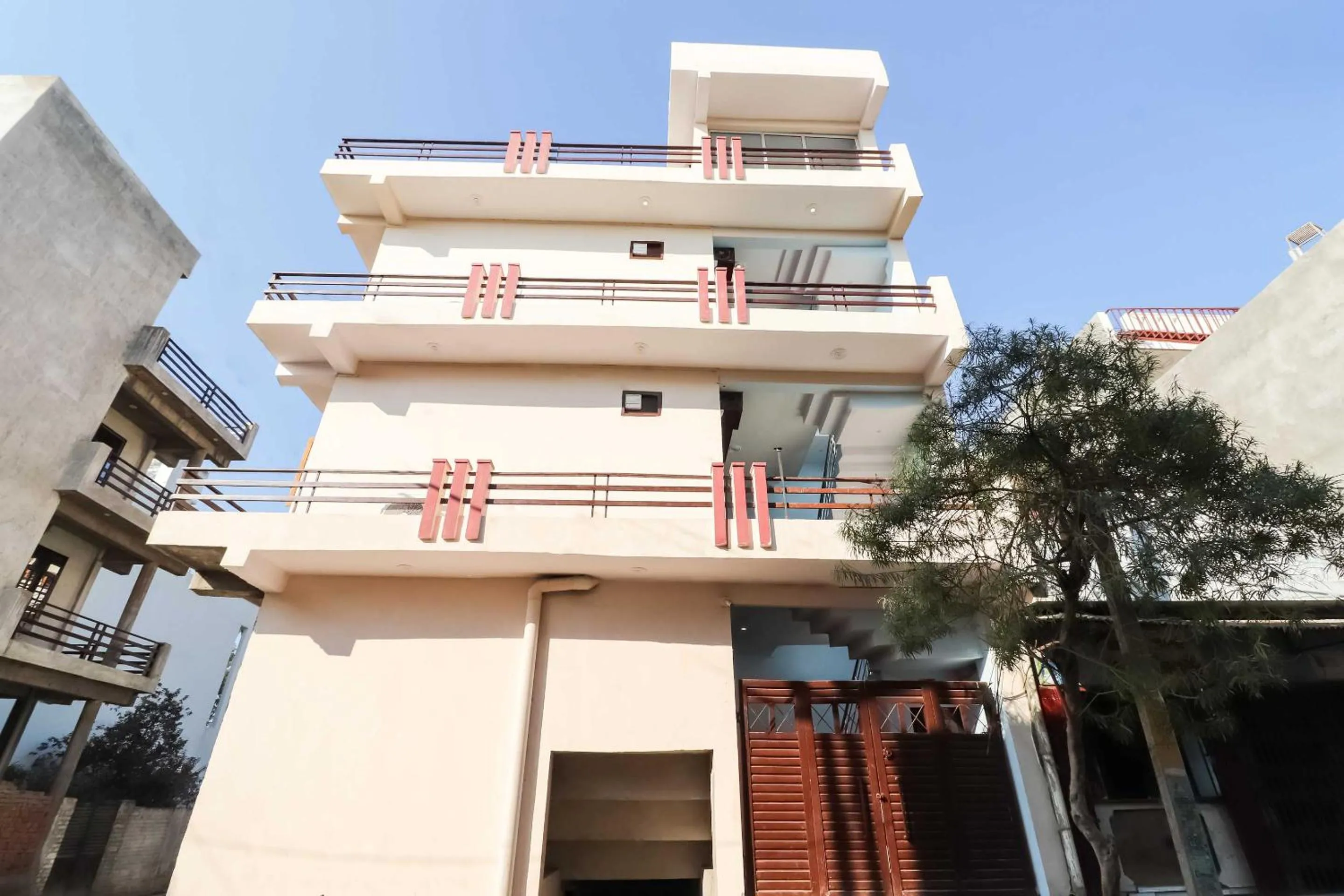 Facade/entrance in Hotel O The Velvet Chinhat Tiraha