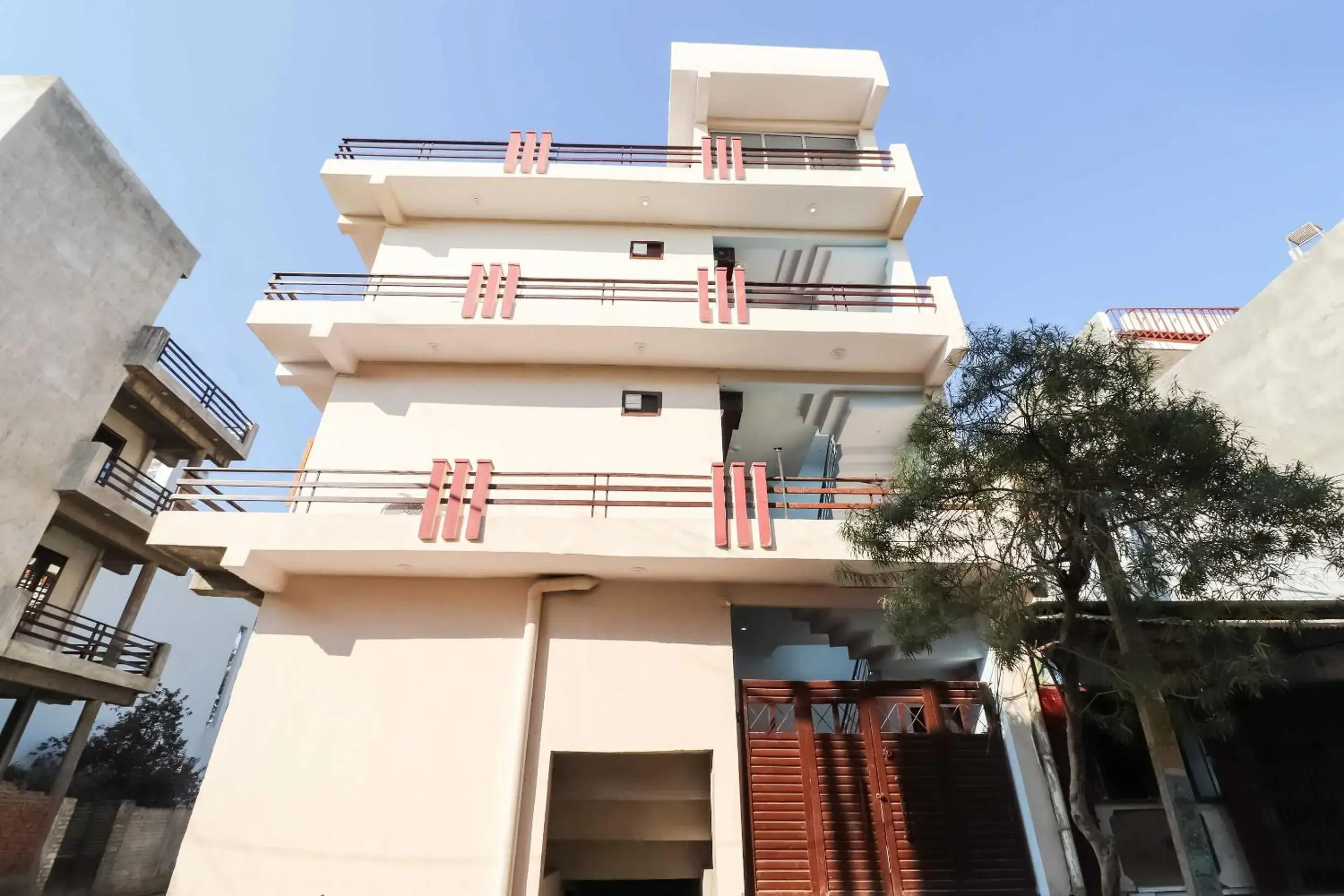 Facade/entrance in Hotel O The Velvet Chinhat Tiraha Facade/entrance in Hotel O The Velvet Chinhat Tiraha