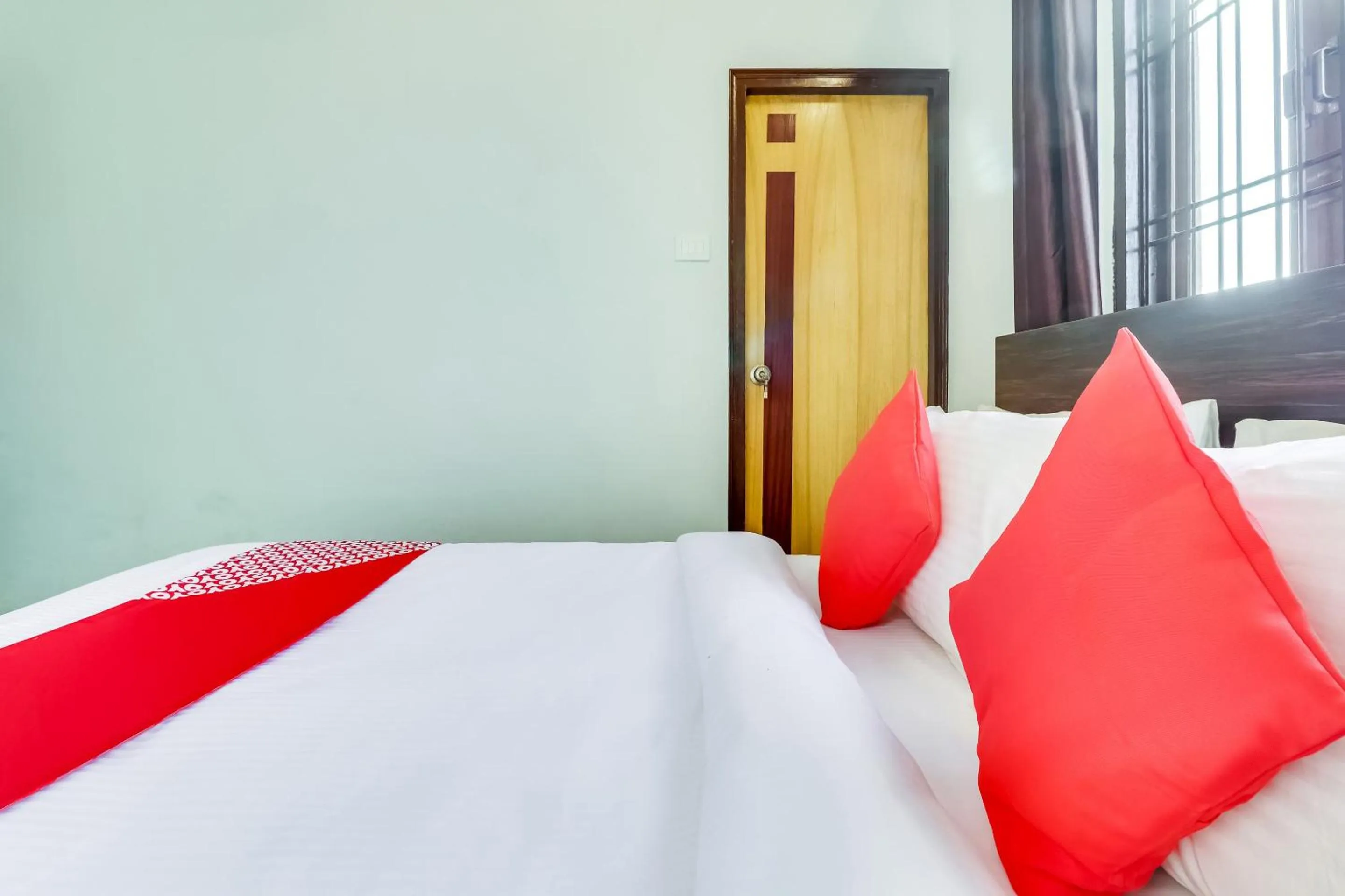 Bedroom, Bed in Hotel O The Velvet Chinhat Tiraha