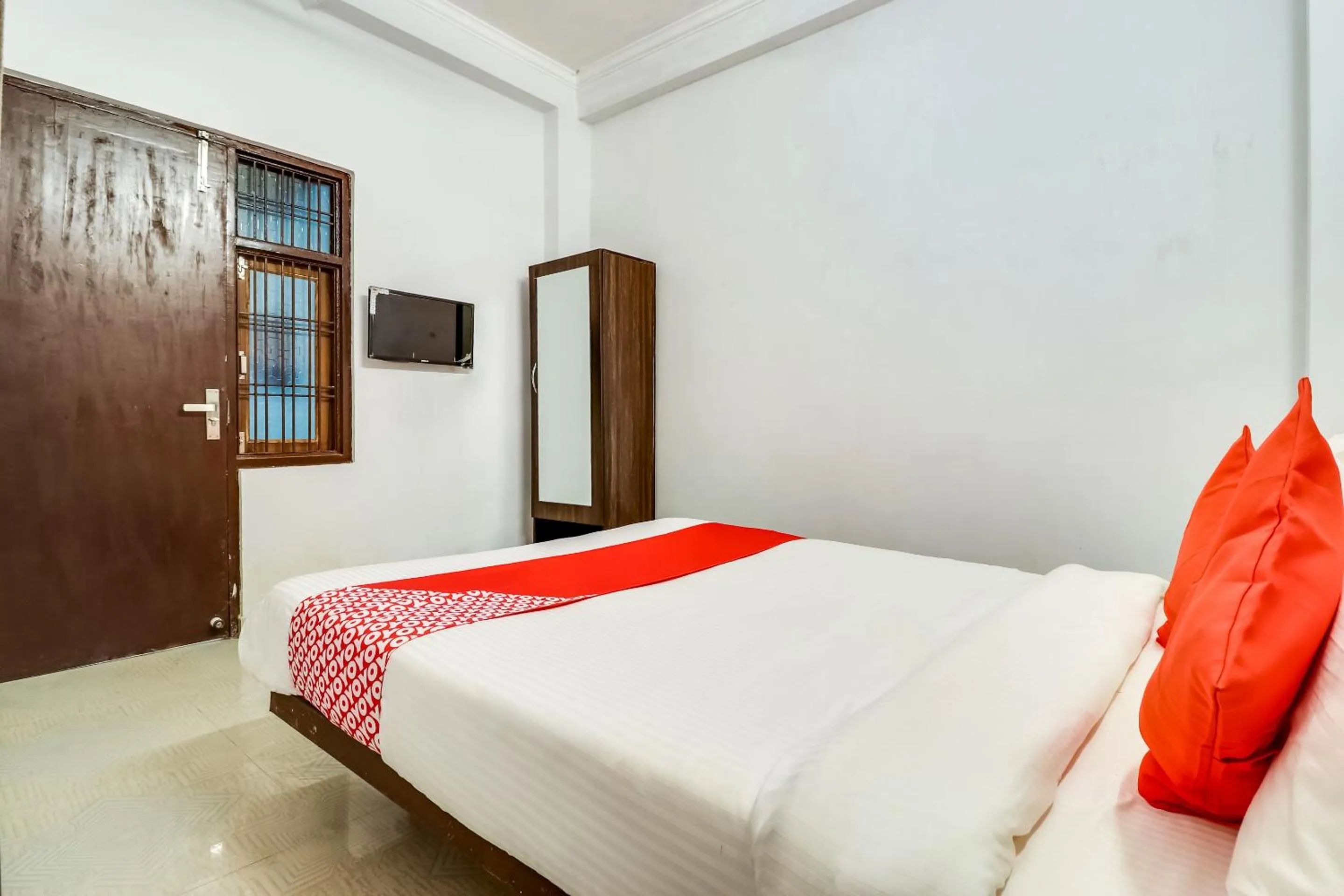 Bedroom, Bed in Hotel O The Velvet Chinhat Tiraha