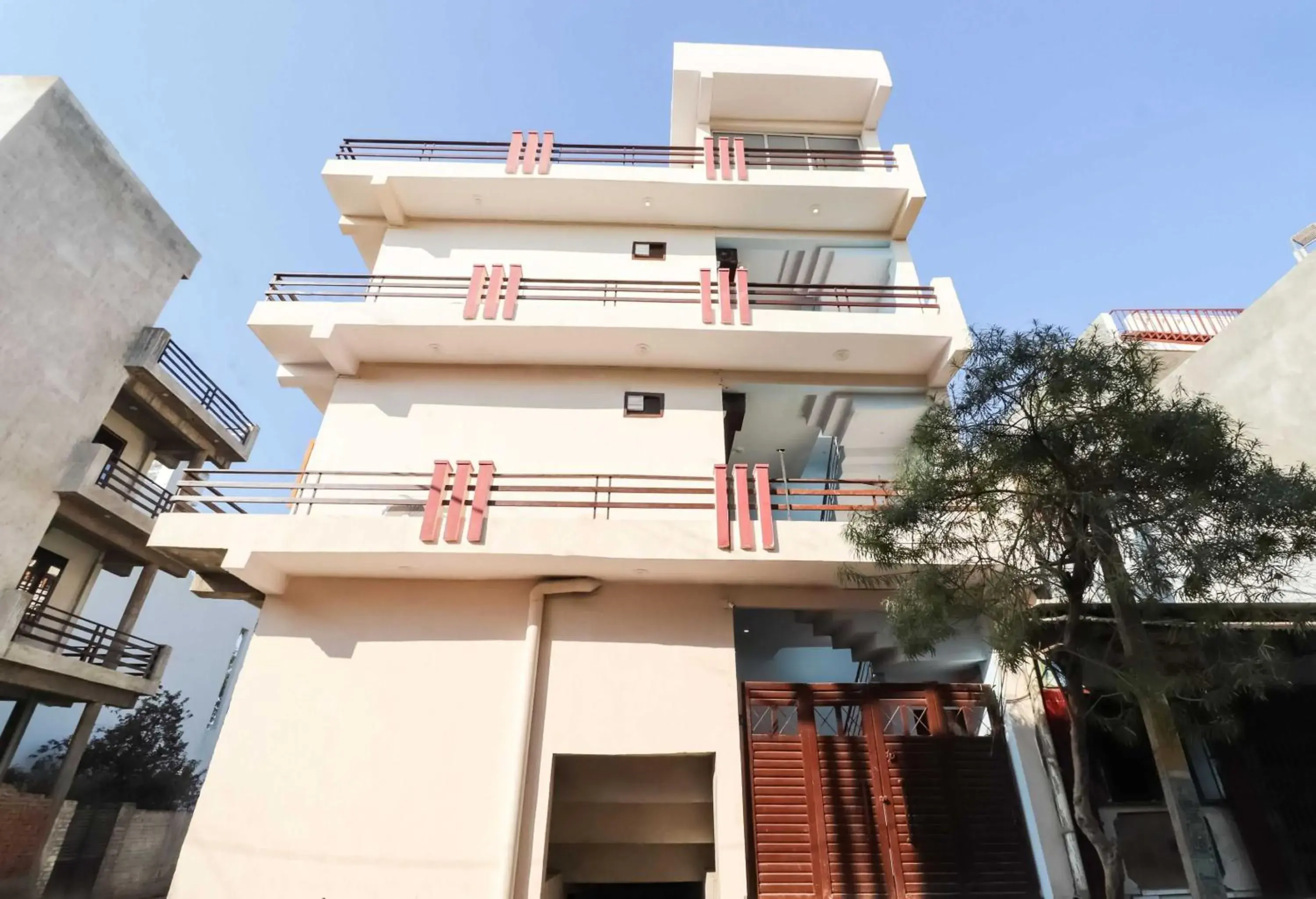 Facade/entrance in Hotel O The Velvet Chinhat Tiraha Facade/entrance in Hotel O The Velvet Chinhat Tiraha