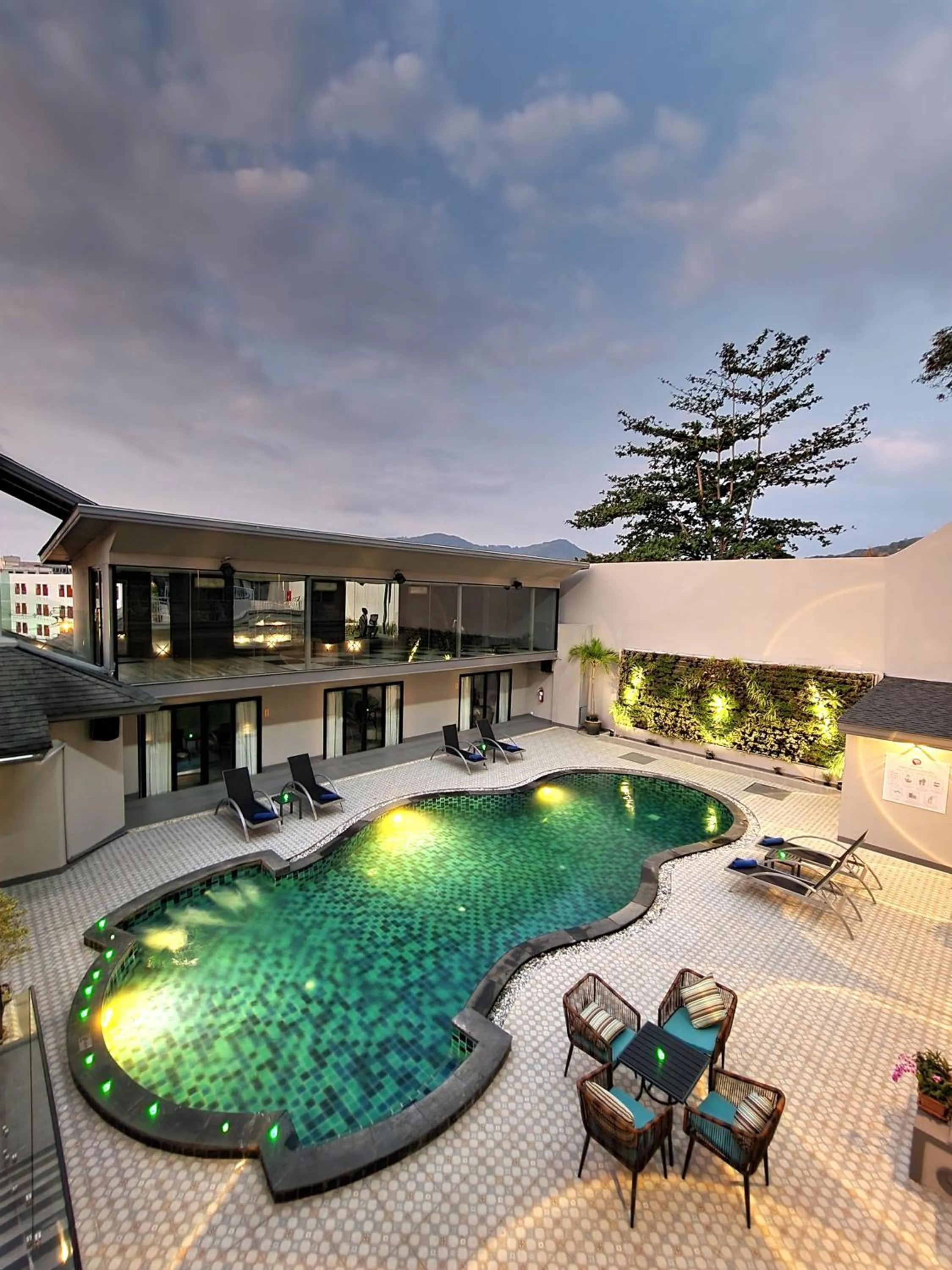 Night in Zo Amalthea Hotel