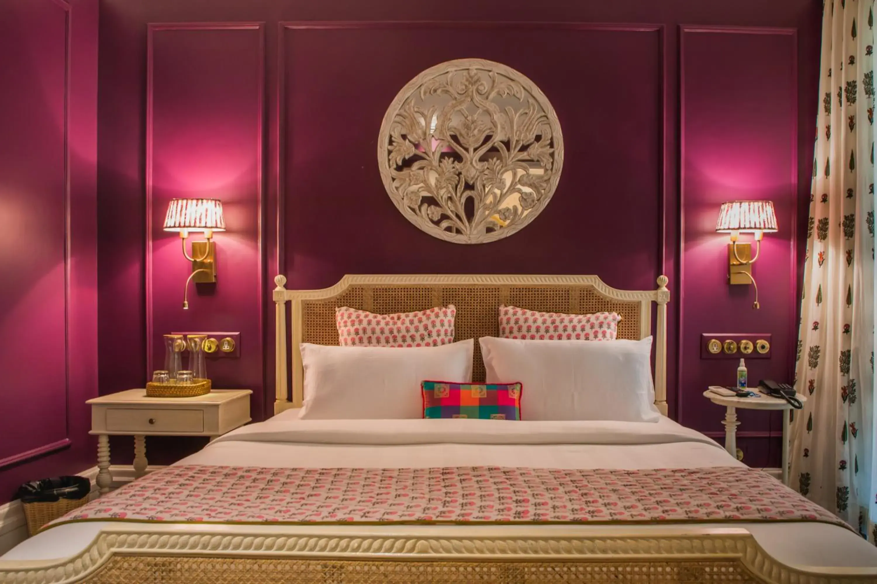 Bed in Red Thread Calangute Bed in Red Thread Calangute