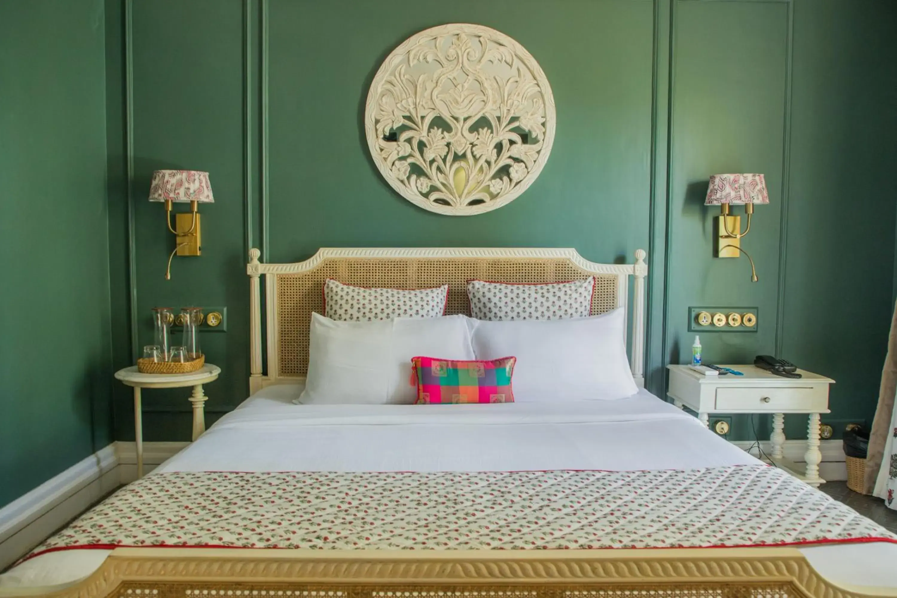 Bed in Red Thread Calangute Bed in Red Thread Calangute