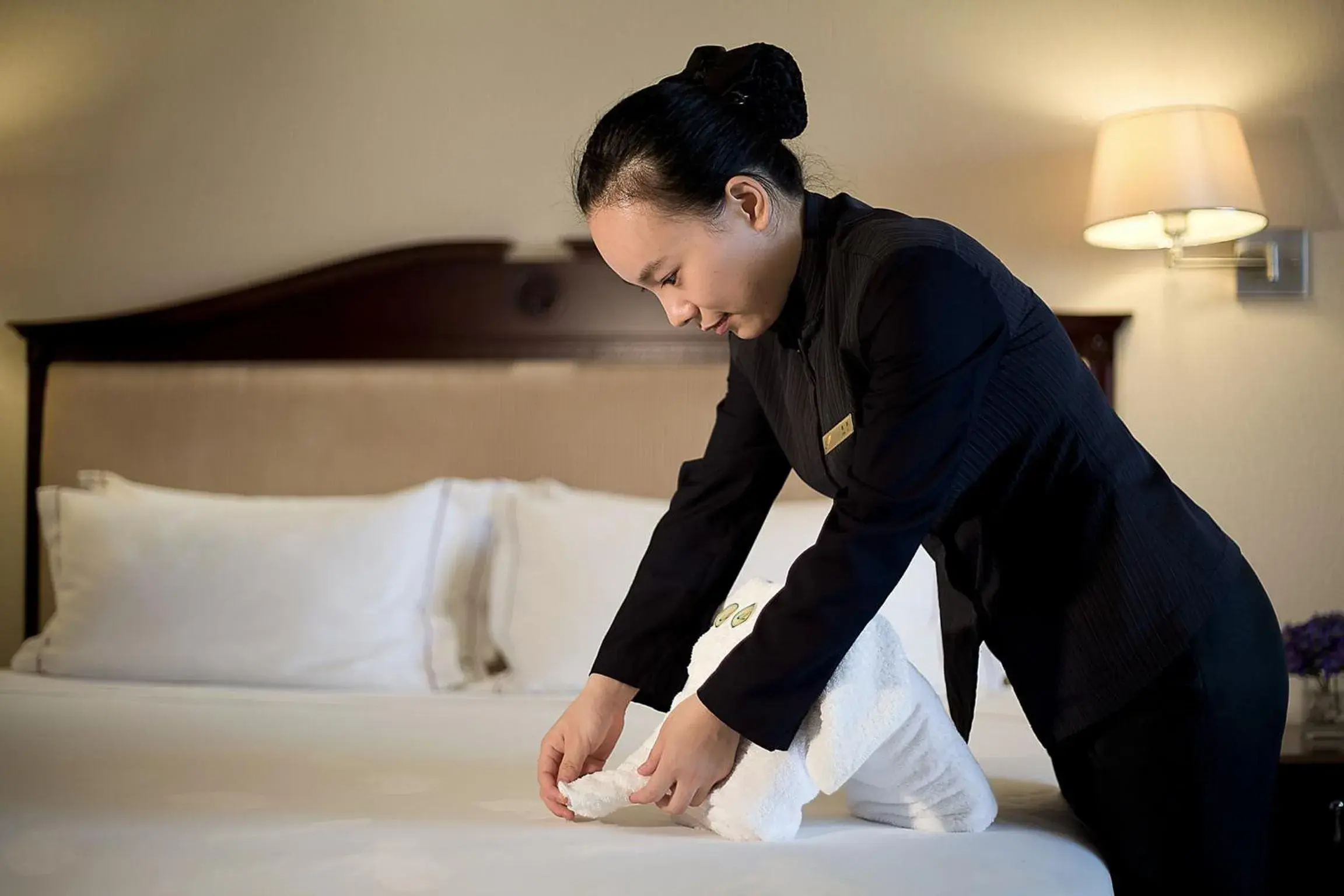 Staff, Bed in Guangzhou Phoenix City Hotel