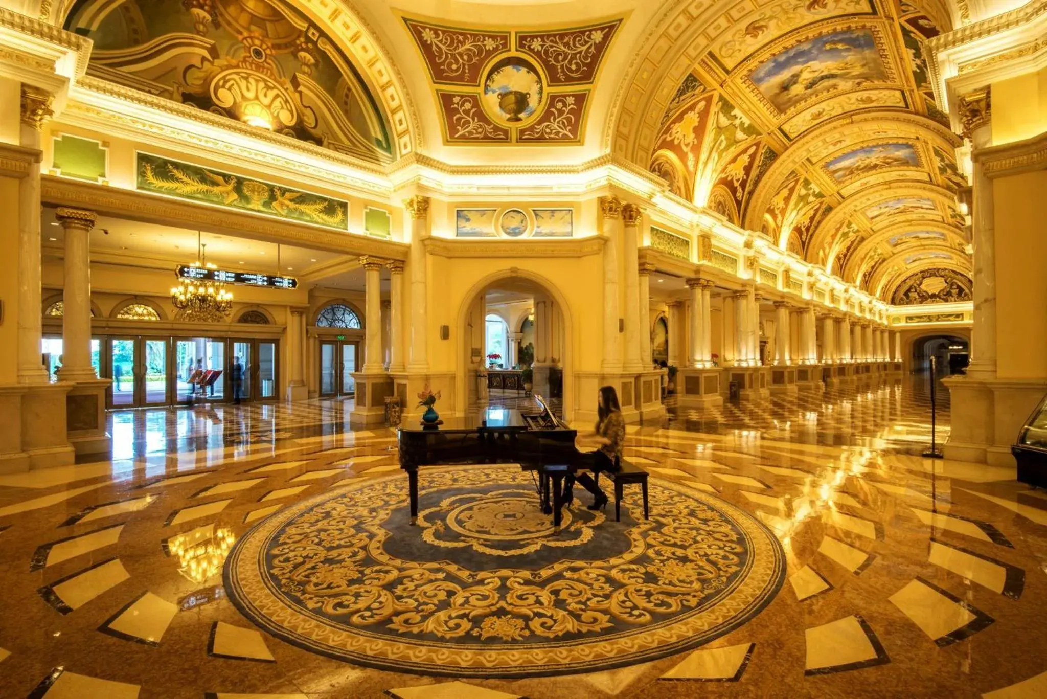 Lobby/Reception in Guangzhou Phoenix City Hotel