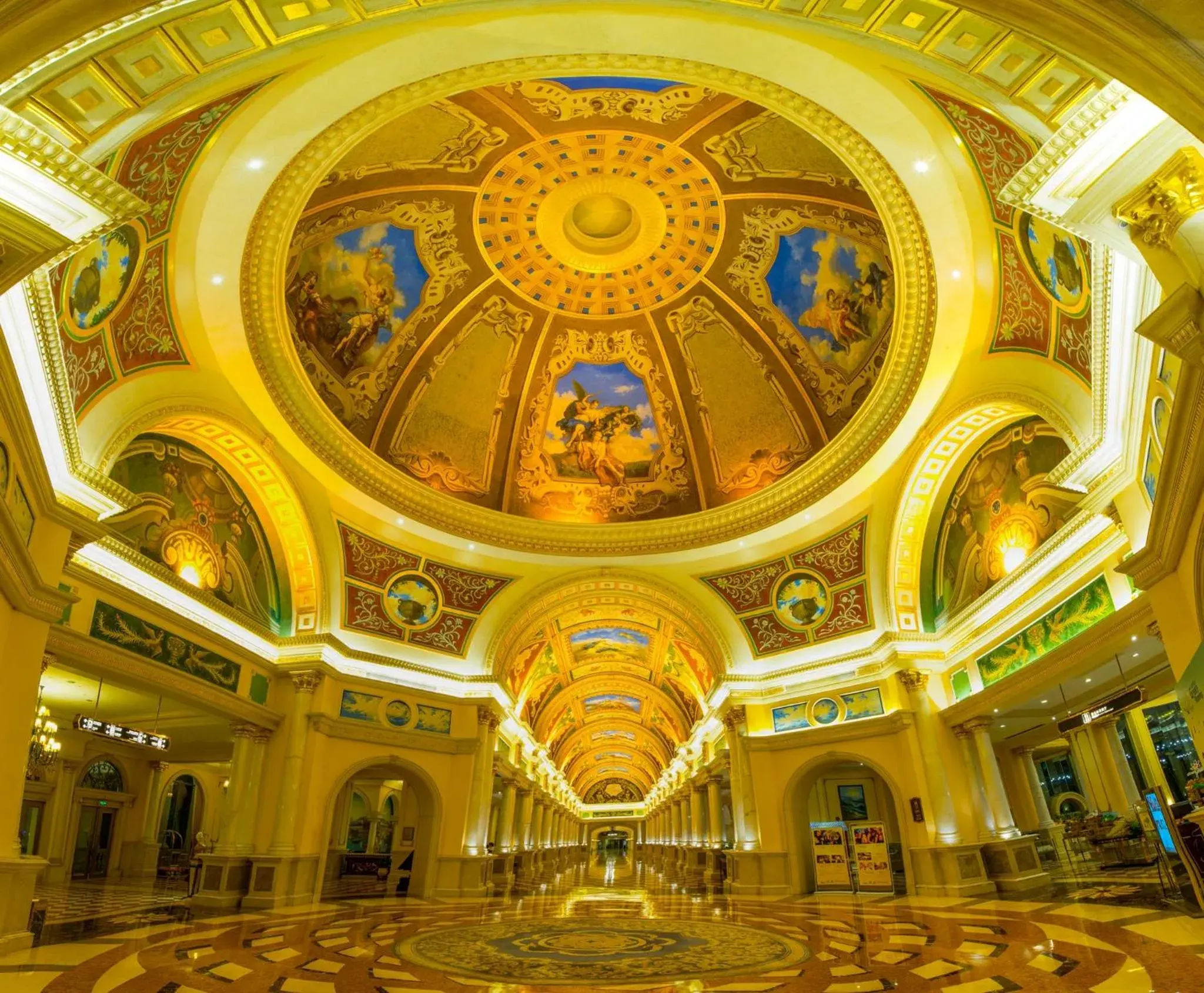 Lobby or reception in Guangzhou Phoenix City Hotel