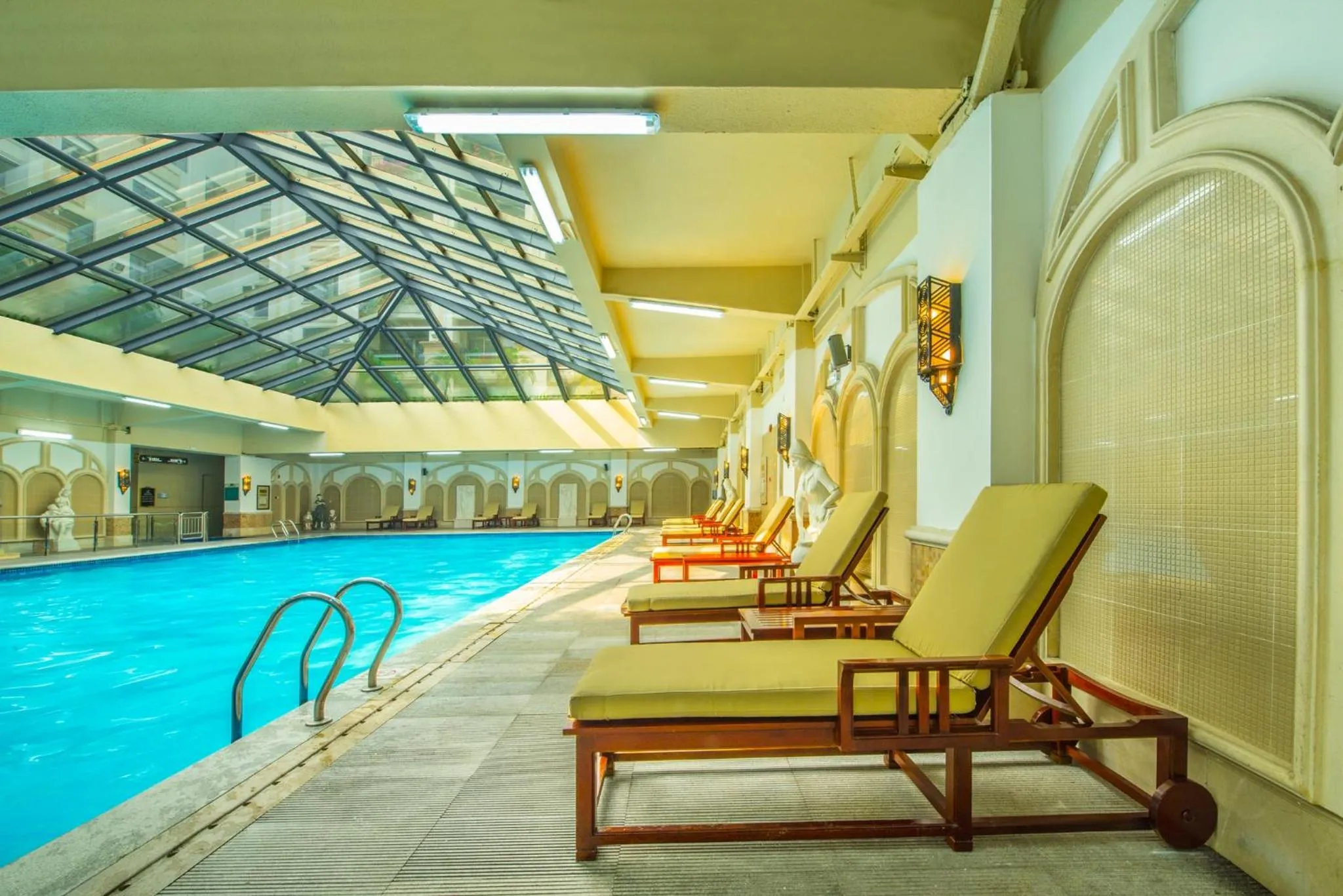 Swimming pool in Guangzhou Phoenix City Hotel-Free Shuttle for Canton Fair 15th Oct to 5th Nov