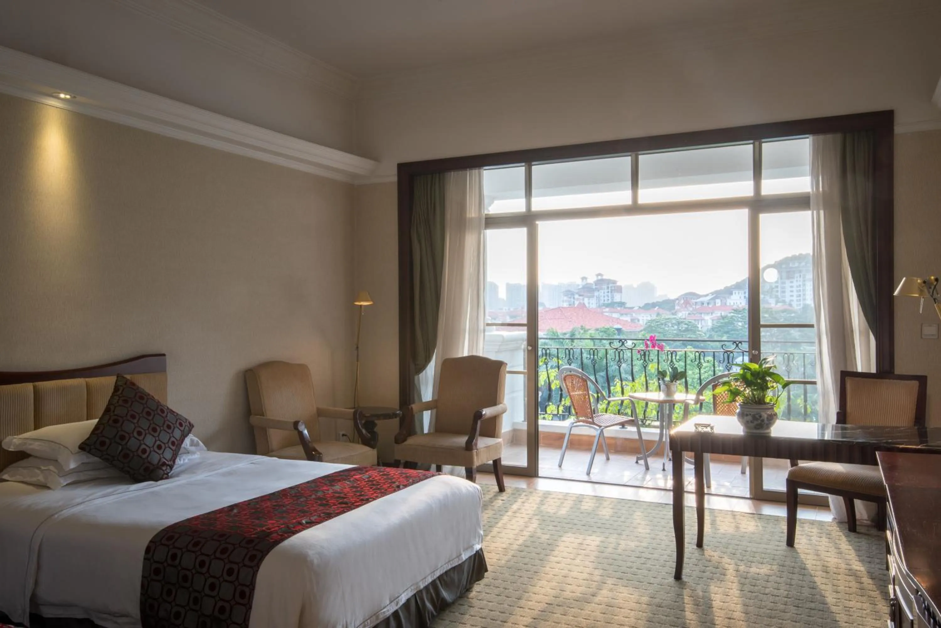 Bedroom, Bed in Guangzhou Phoenix City Hotel-Free Shuttle for Canton Fair 15th Oct to 5th Nov