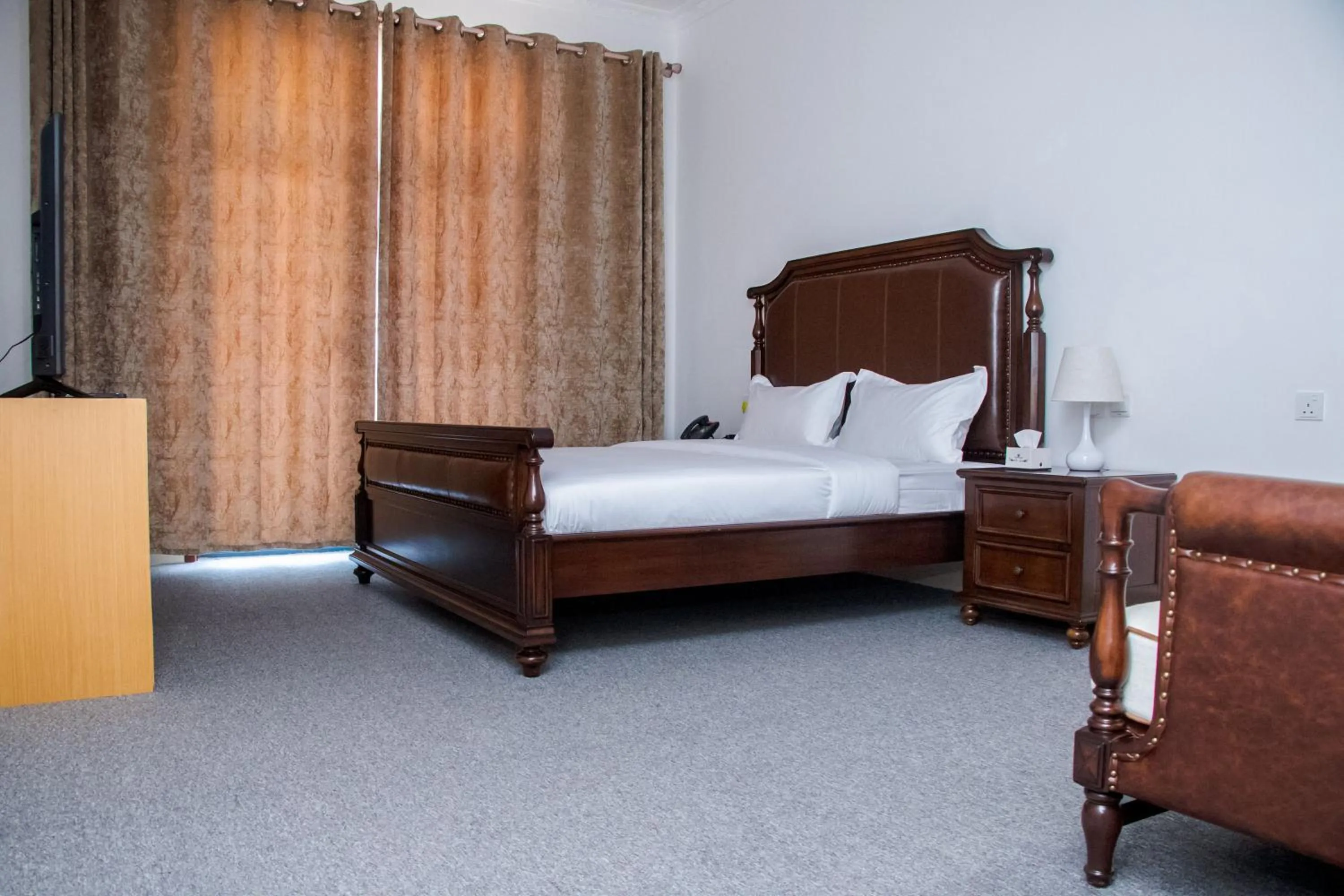 Photo of the whole room in Lark Hotel