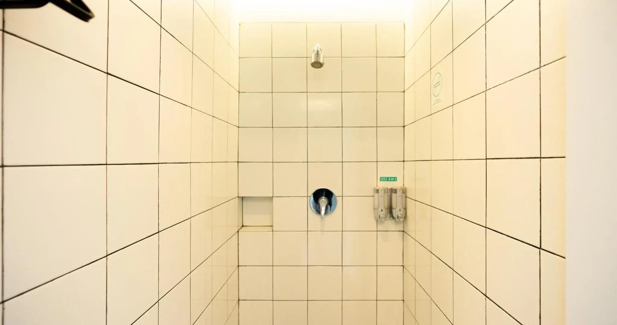 Shower in Bobopod Airport CBC, Tangerang Shower in Bobopod Airport CBC, Tangerang