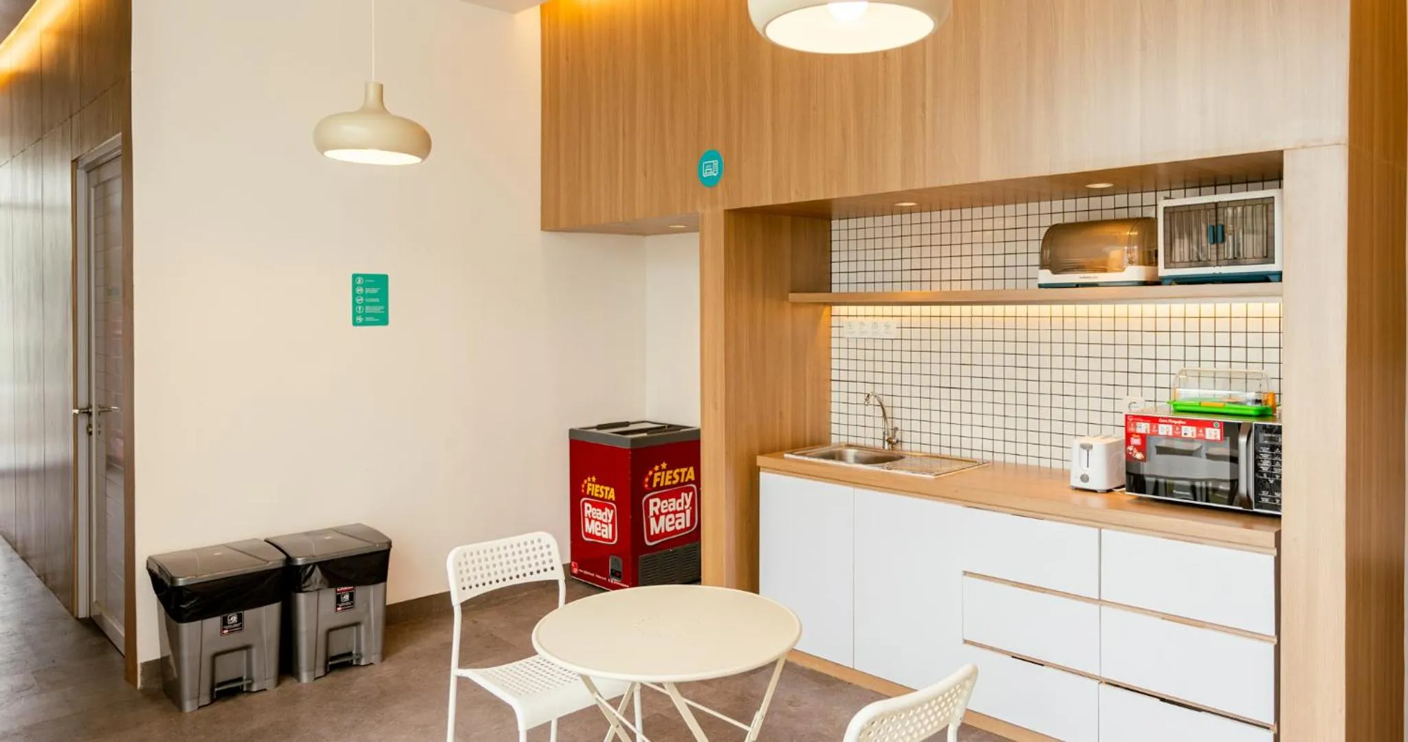 Communal kitchen in Bobopod Airport CBC, Tangerang