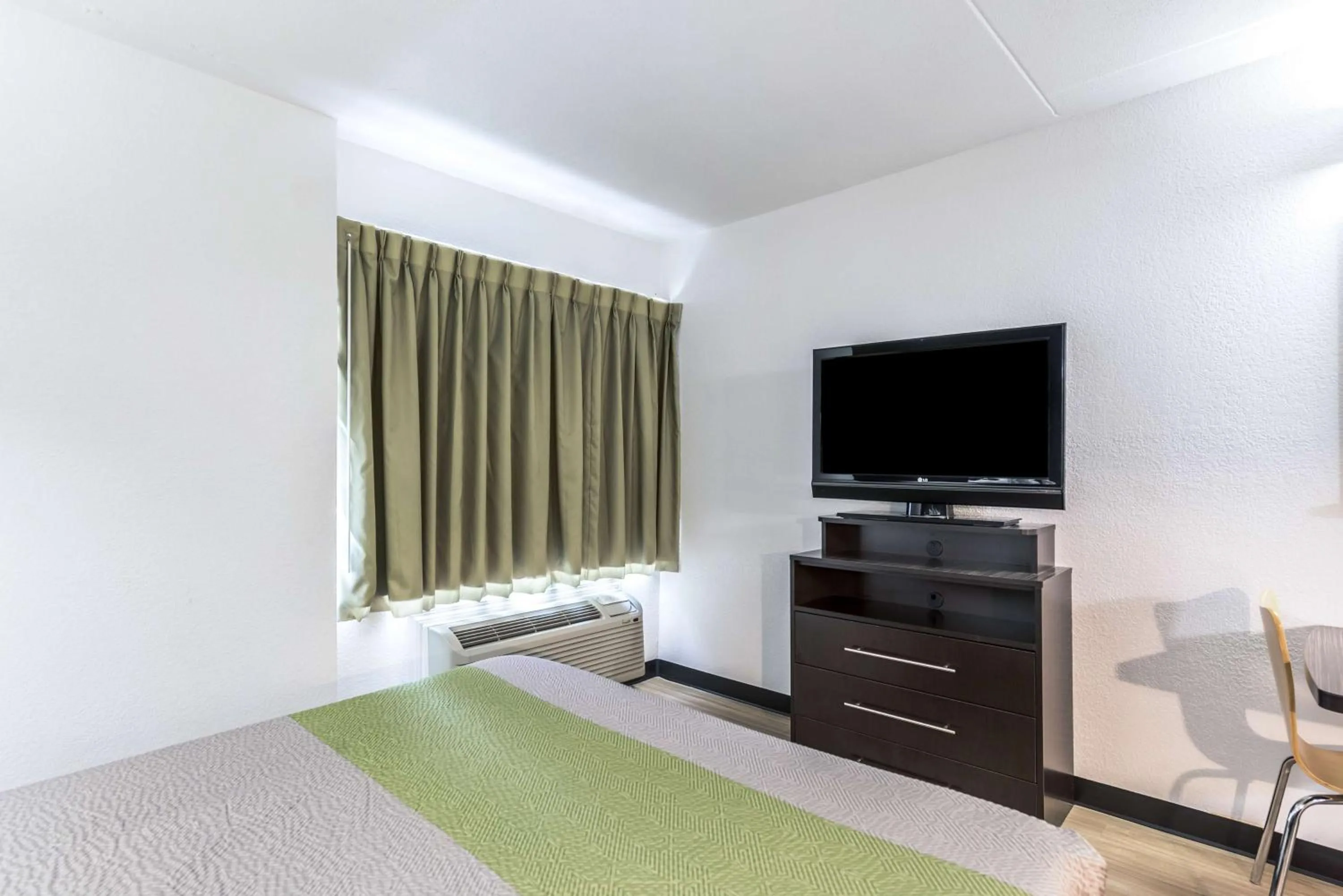 TV and multimedia, Bed in Studio 6-Indianapolis, IN