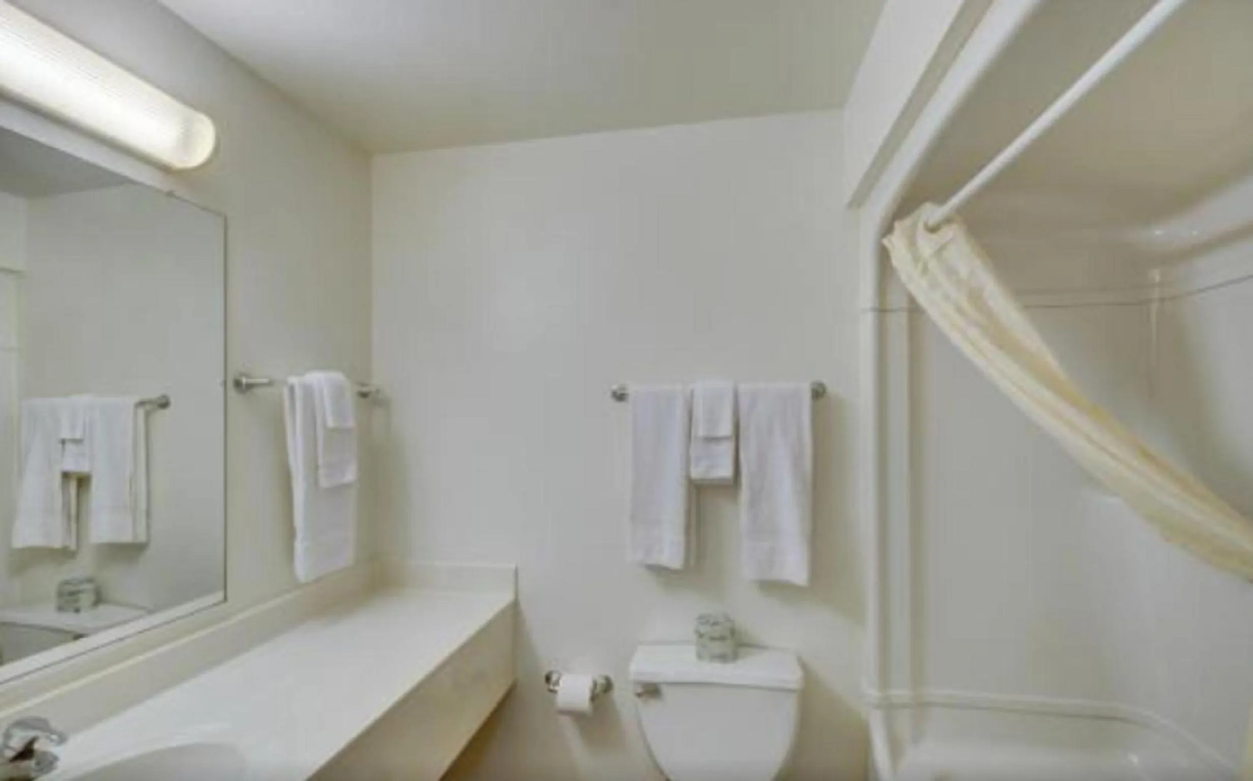 Bathroom in Studio 6-Indianapolis, IN