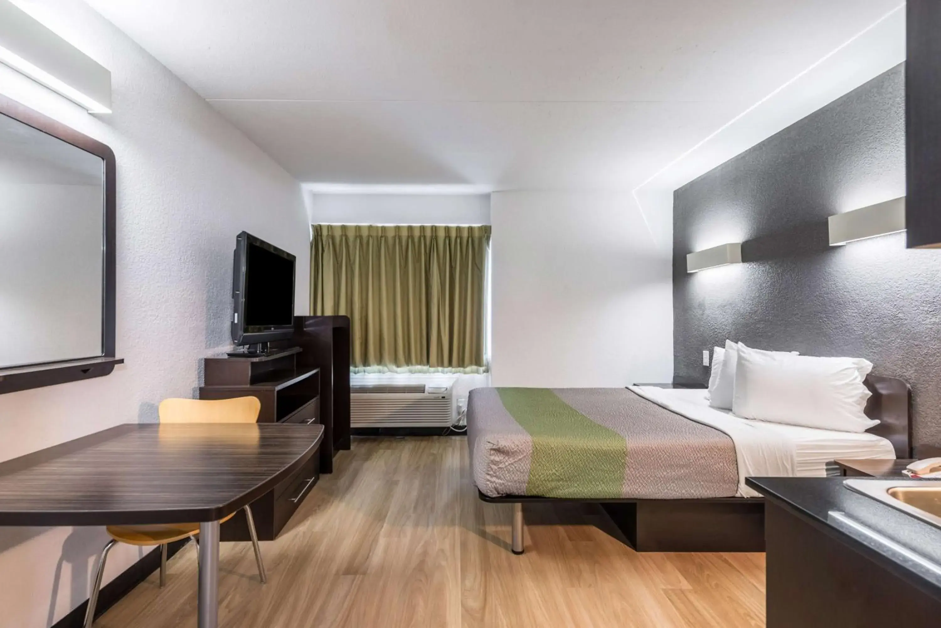 TV and multimedia, Bed in Studio 6-Indianapolis, IN TV and multimedia, Bed in Studio 6-Indianapolis, IN