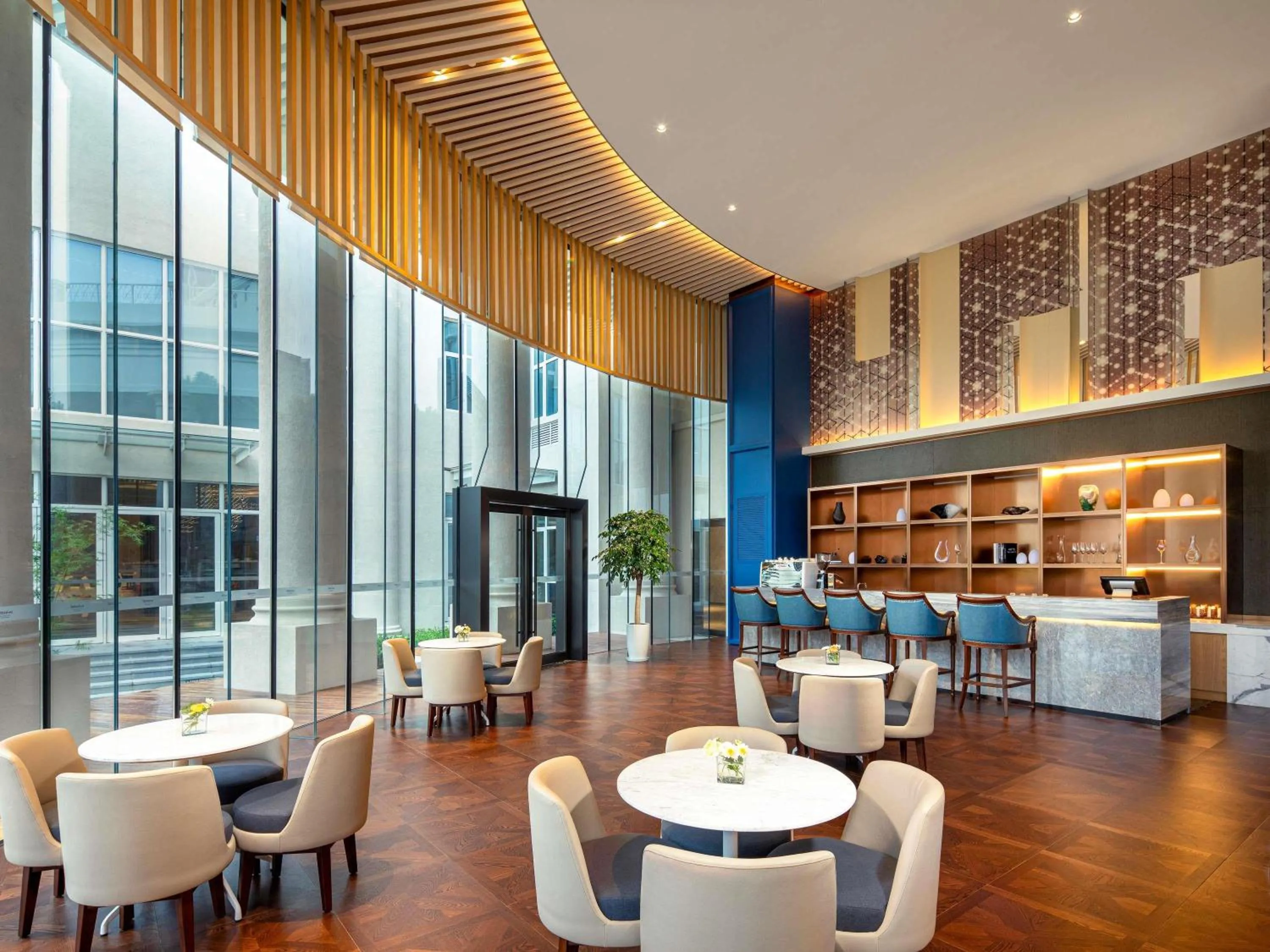 Lounge or bar in Swissôtel Hefei Grand Park