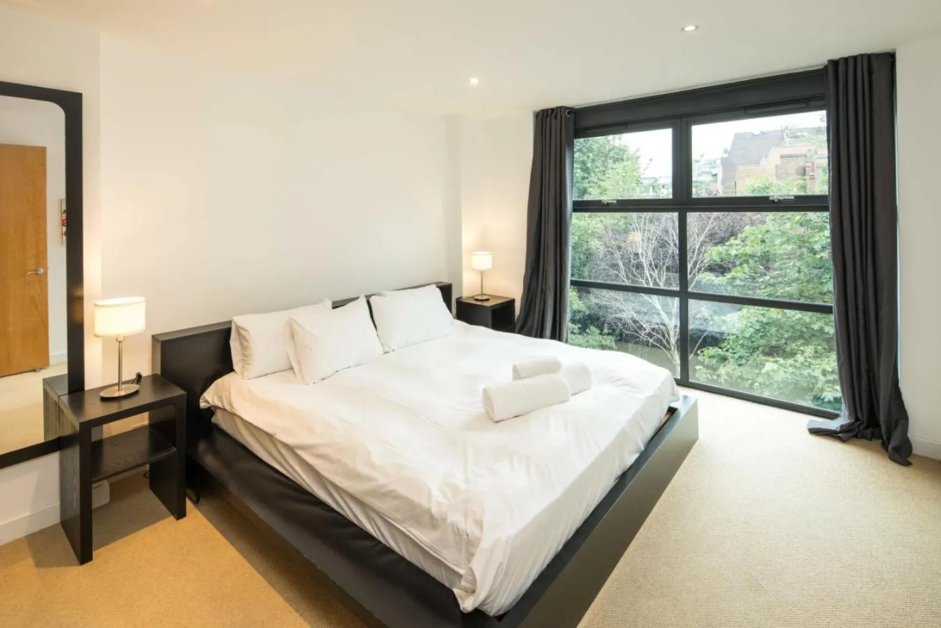 Superfast Broadband 2BD City Flat Farringdon