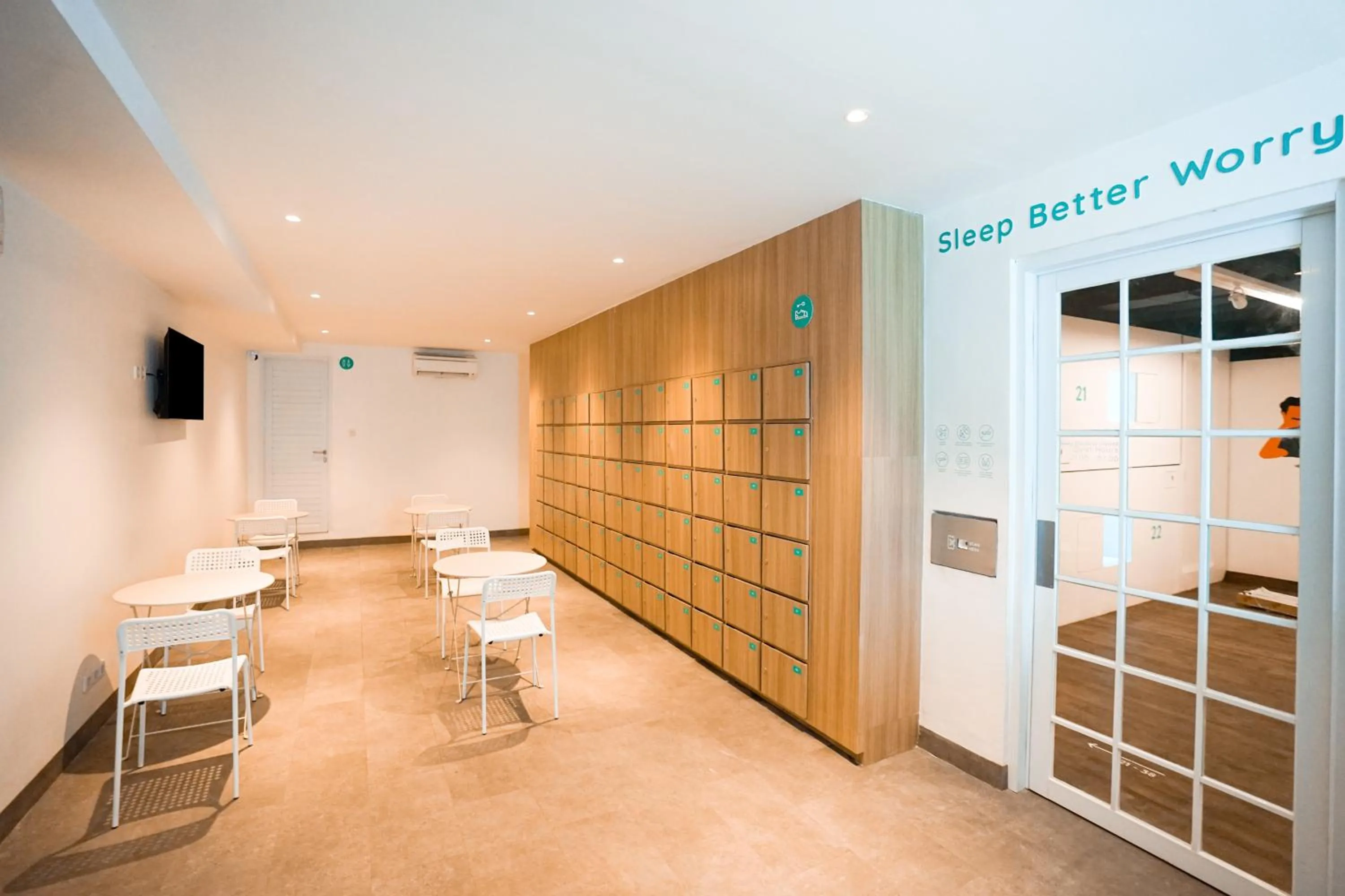 microwave in Bobopod Tanah Abang, Jakarta