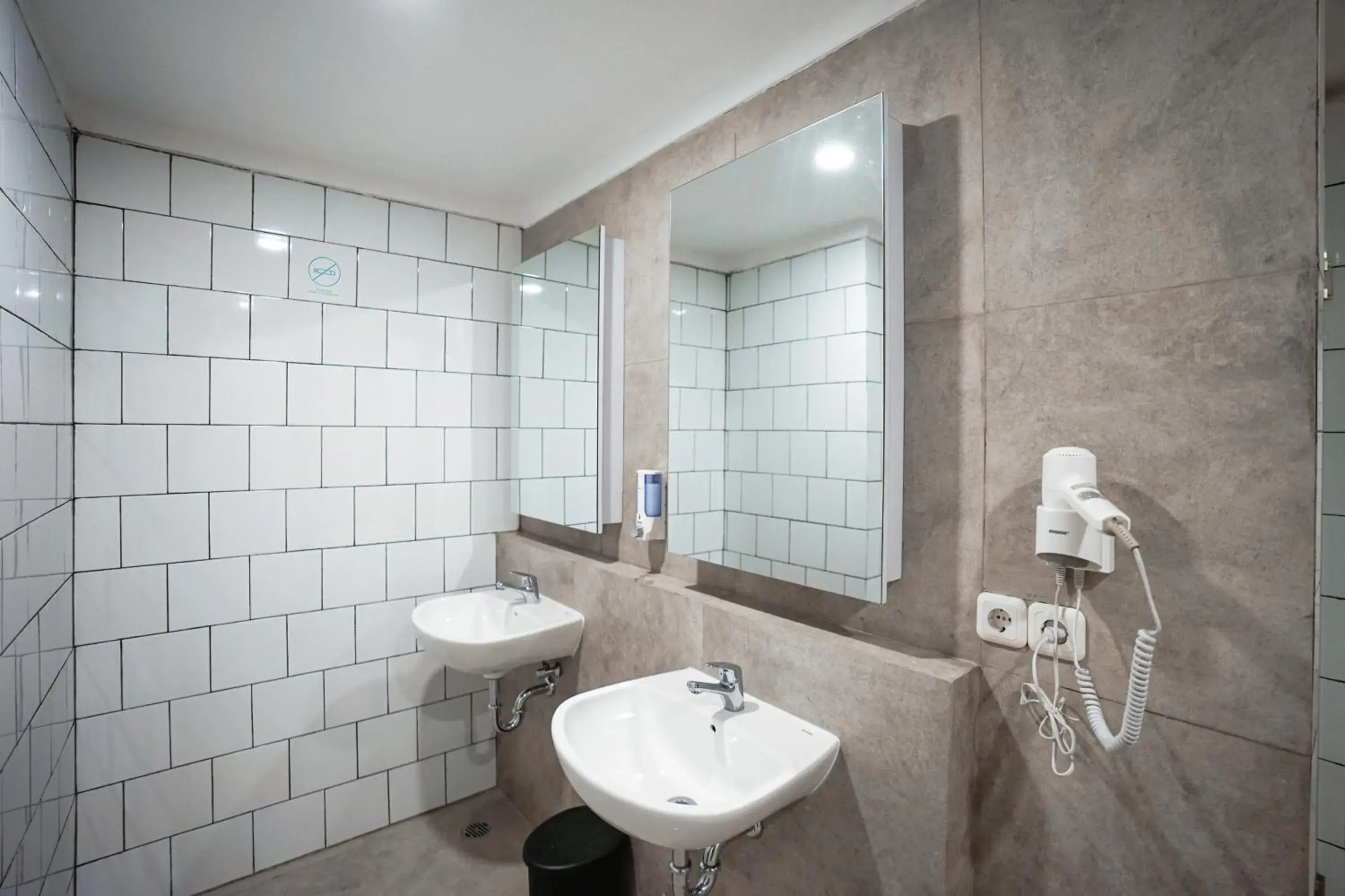 Bathroom in Bobopod Tanah Abang, Jakarta Bathroom in Bobopod Tanah Abang, Jakarta