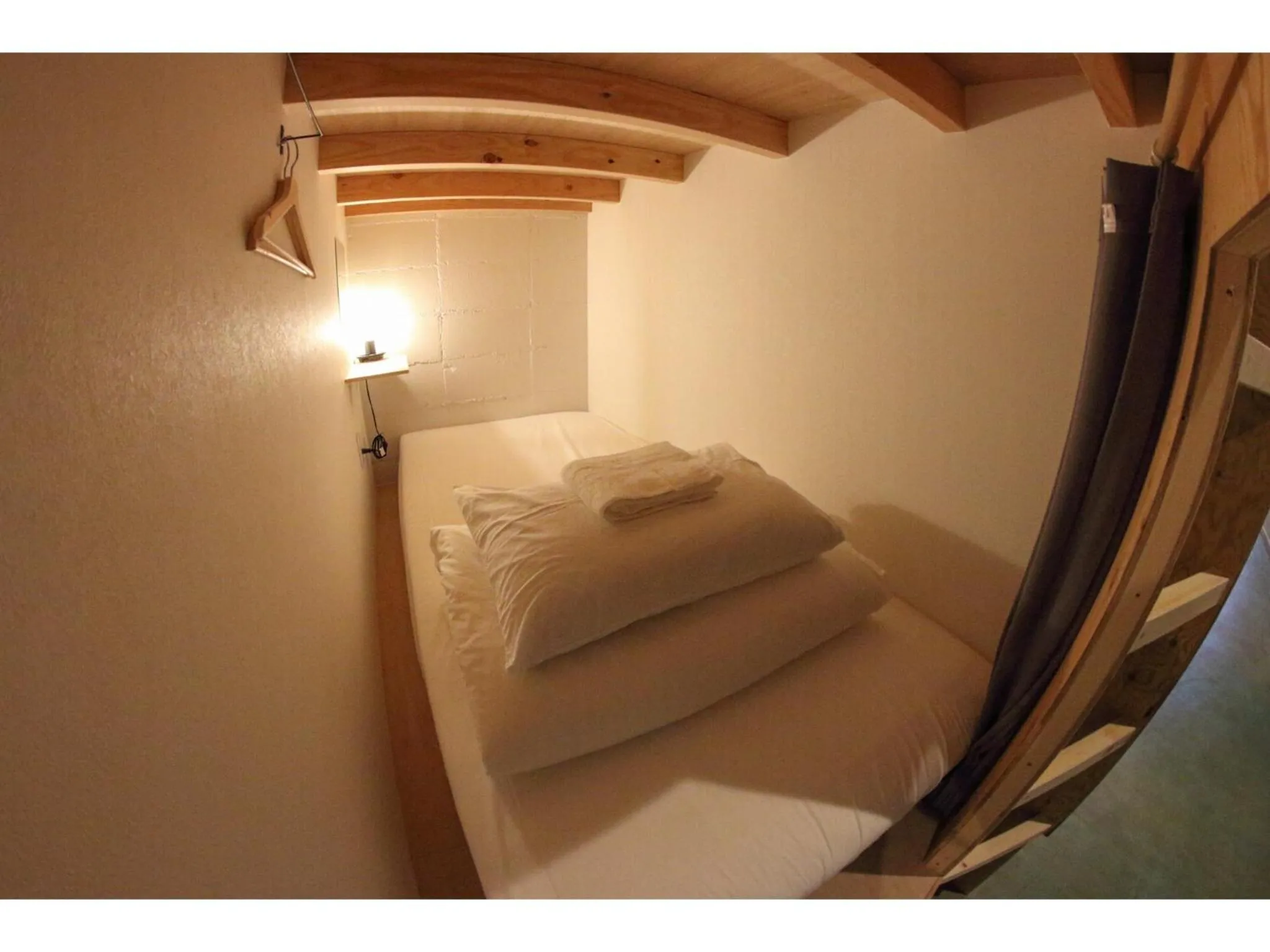 Bed in Travelers' house ROOTs