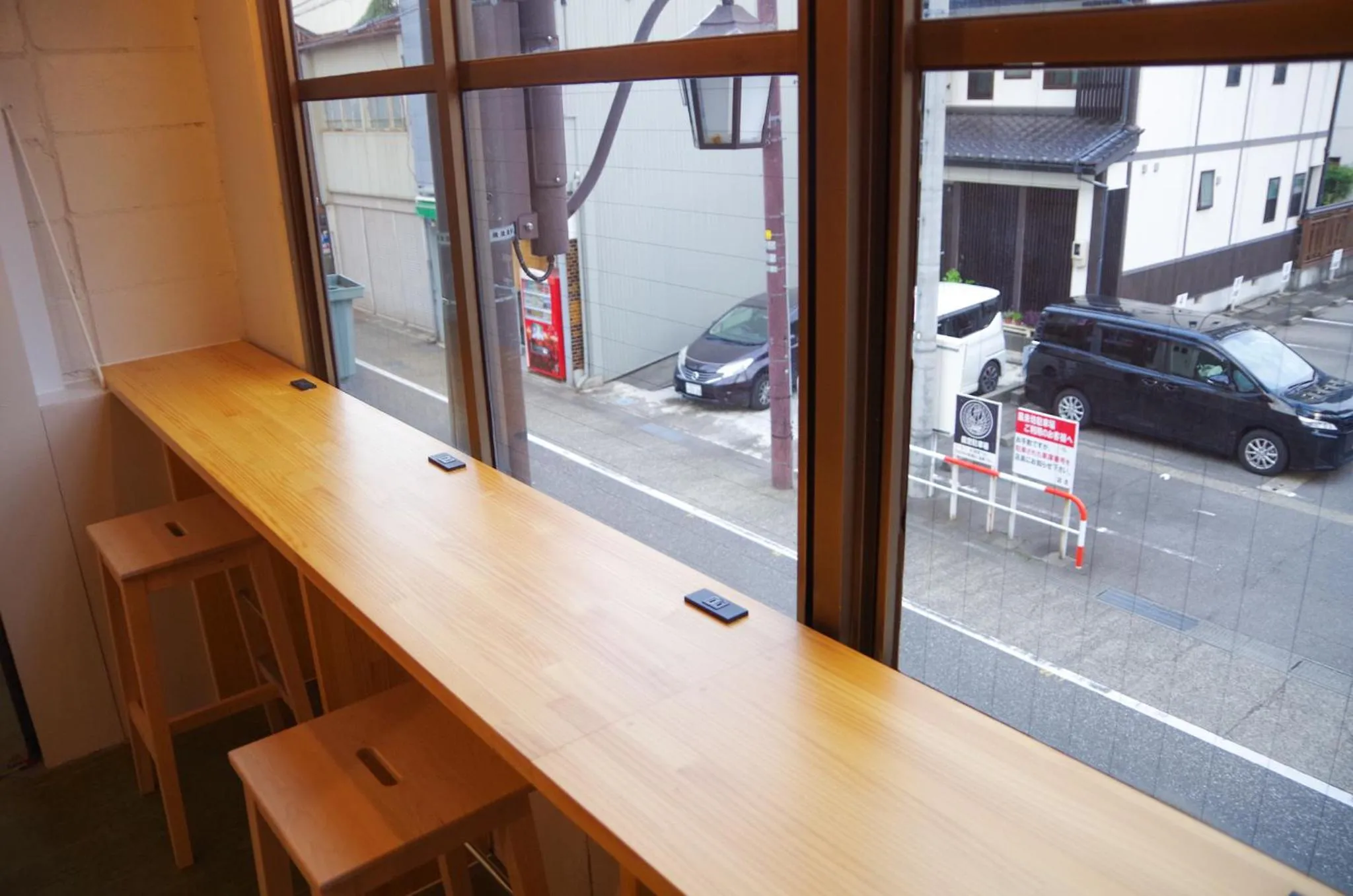 Travelers' house ROOTs