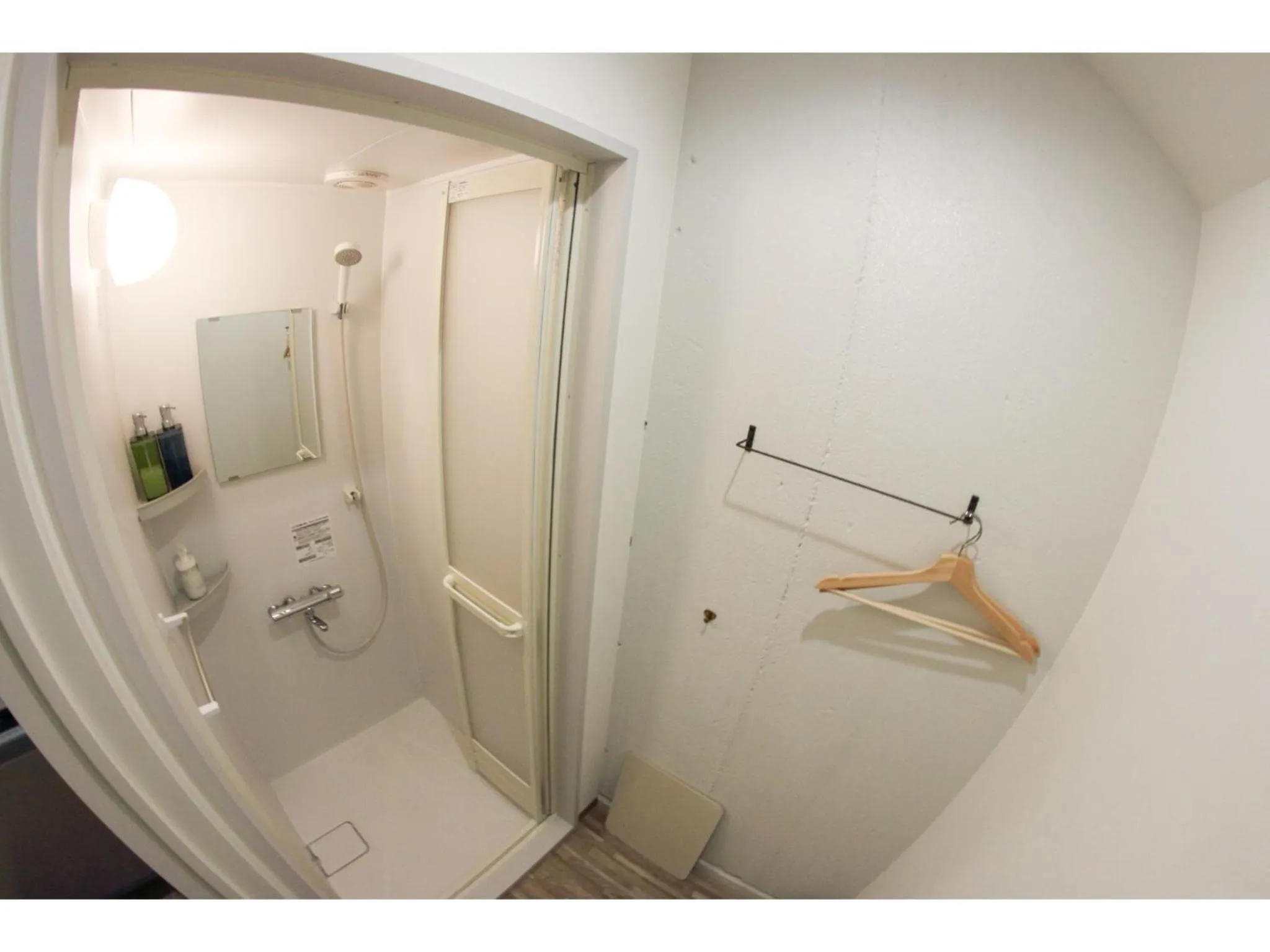 Shower in Travelers' house ROOTs