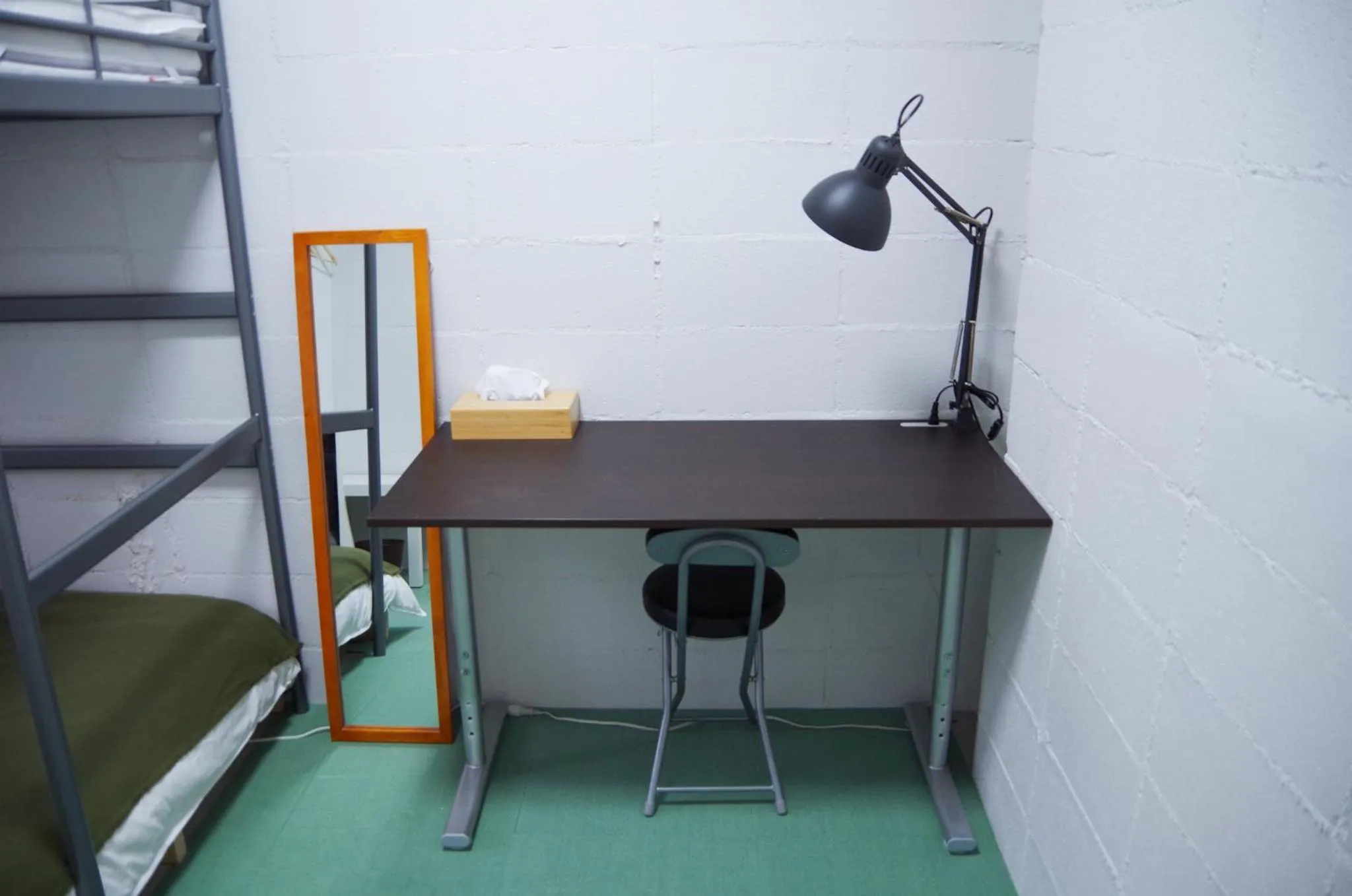 Travelers' house ROOTs