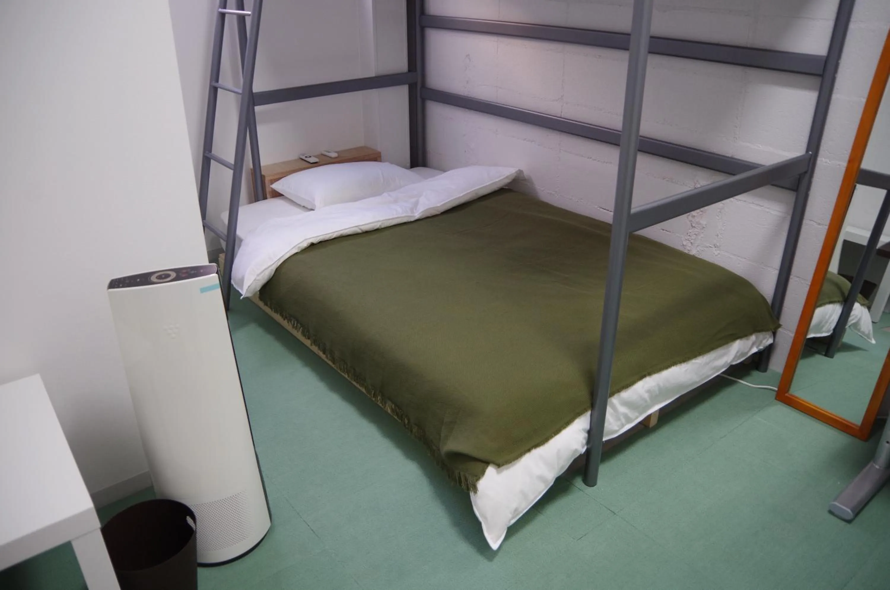 Bed in Travelers' house ROOTs