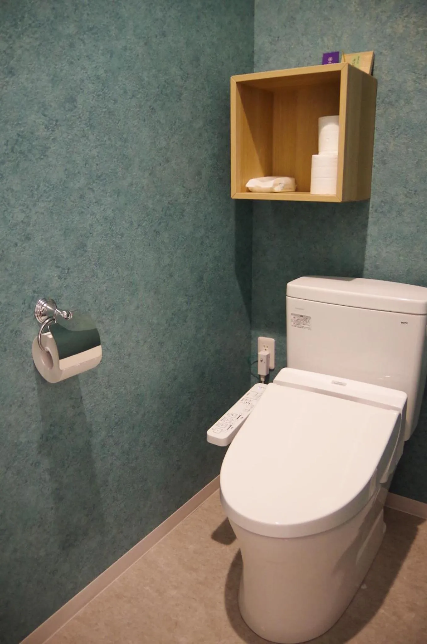 Toilet in Travelers' house ROOTs