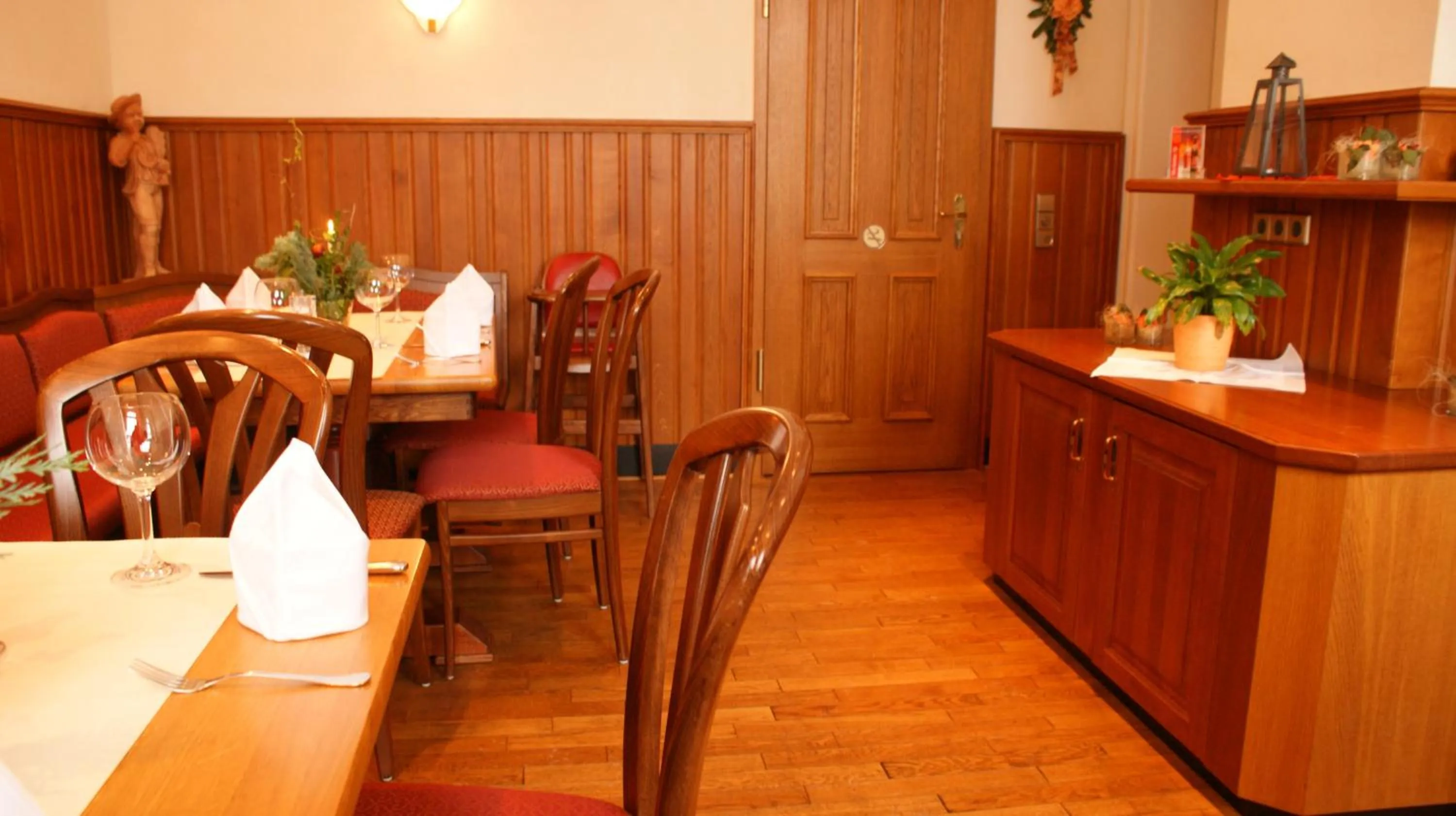 Restaurant/places to eat in LandHotel Lönskrug