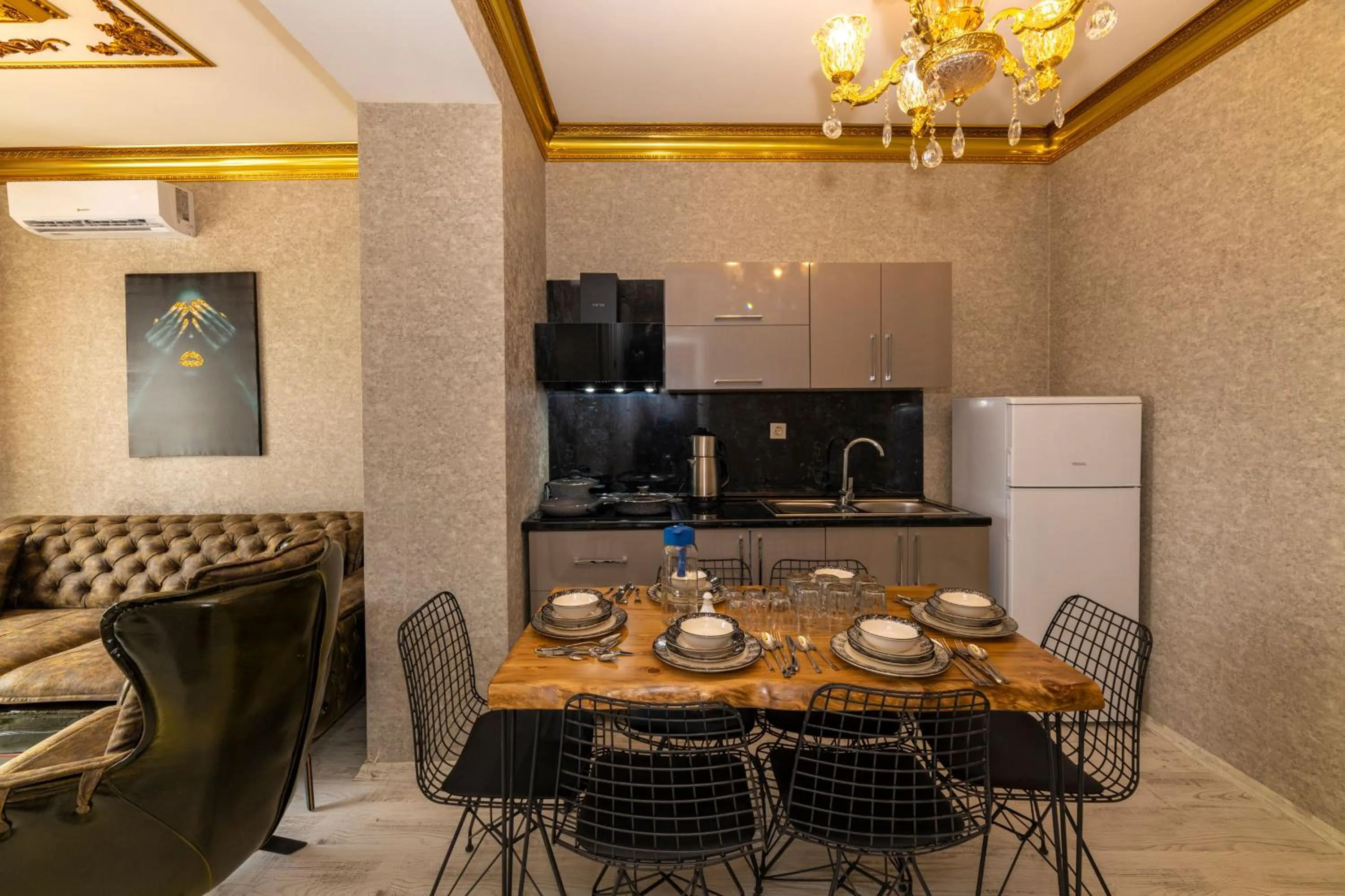 Kitchen or kitchenette in Istanbul Taksim Residence Hotel By MESUT