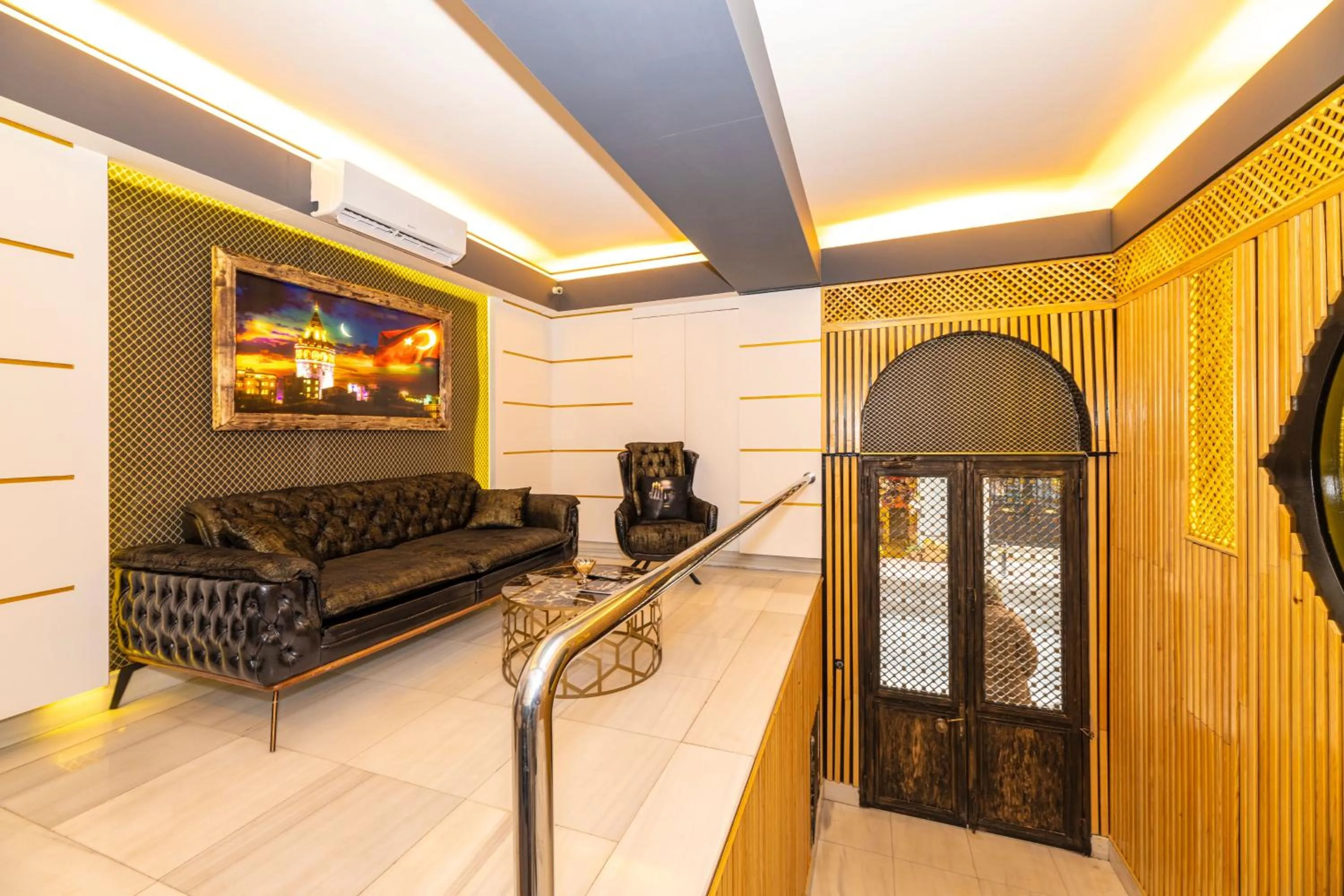 Lobby or reception in Istanbul Taksim Residence Hotel By MESUT