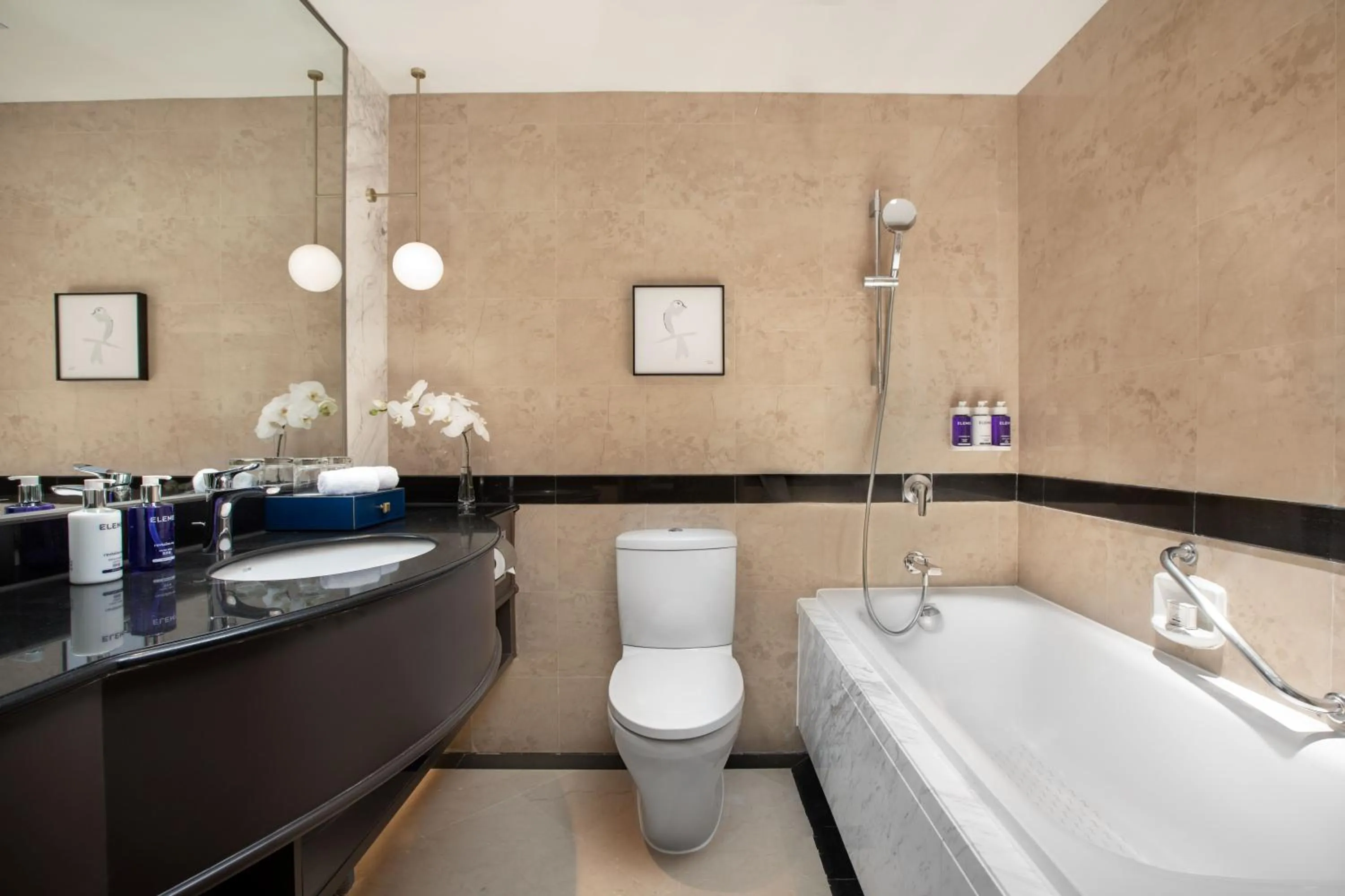 Toilet in voco Wuhan Xinhua by IHG