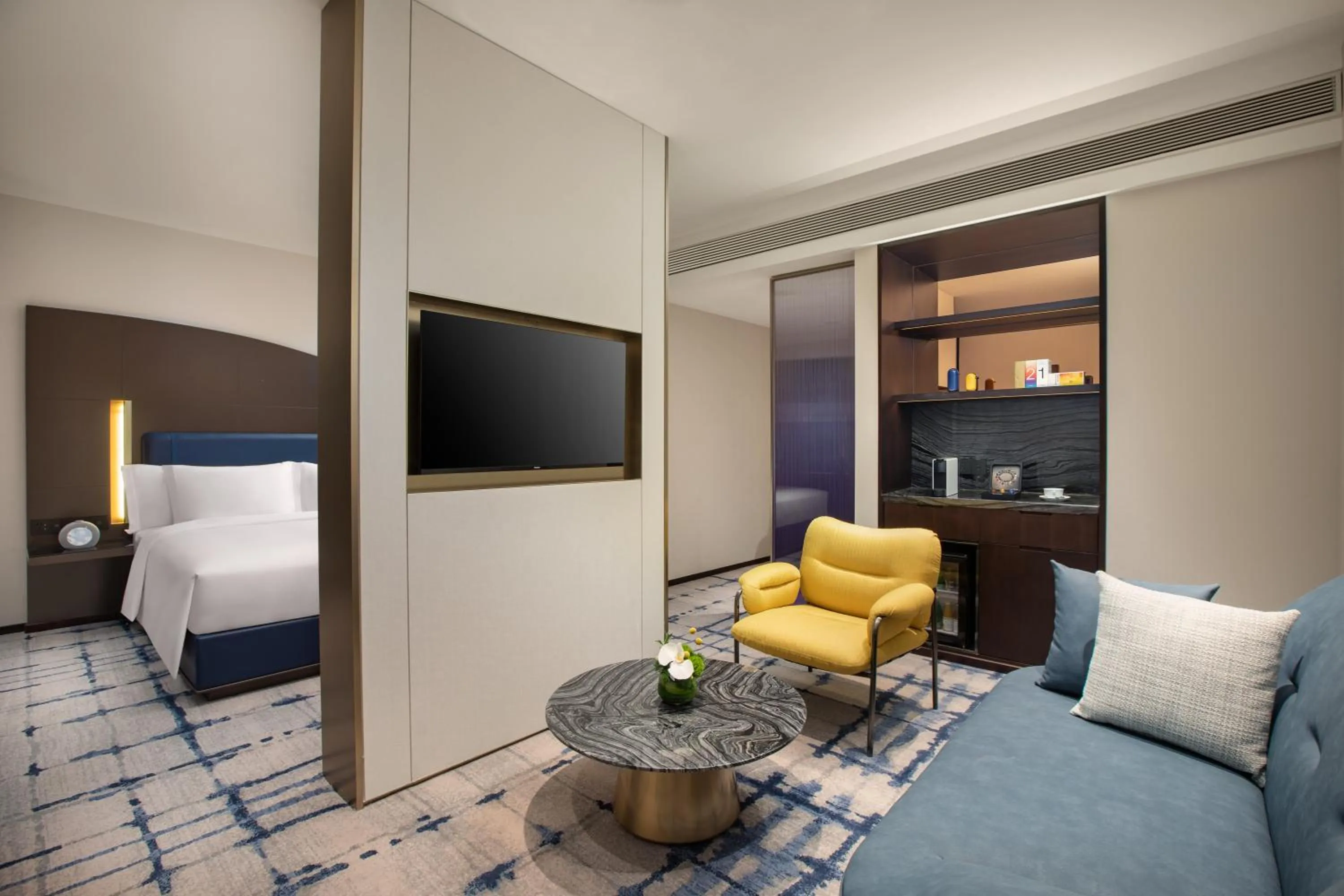 Communal lounge/ TV room, Bed in voco Wuhan Xinhua by IHG