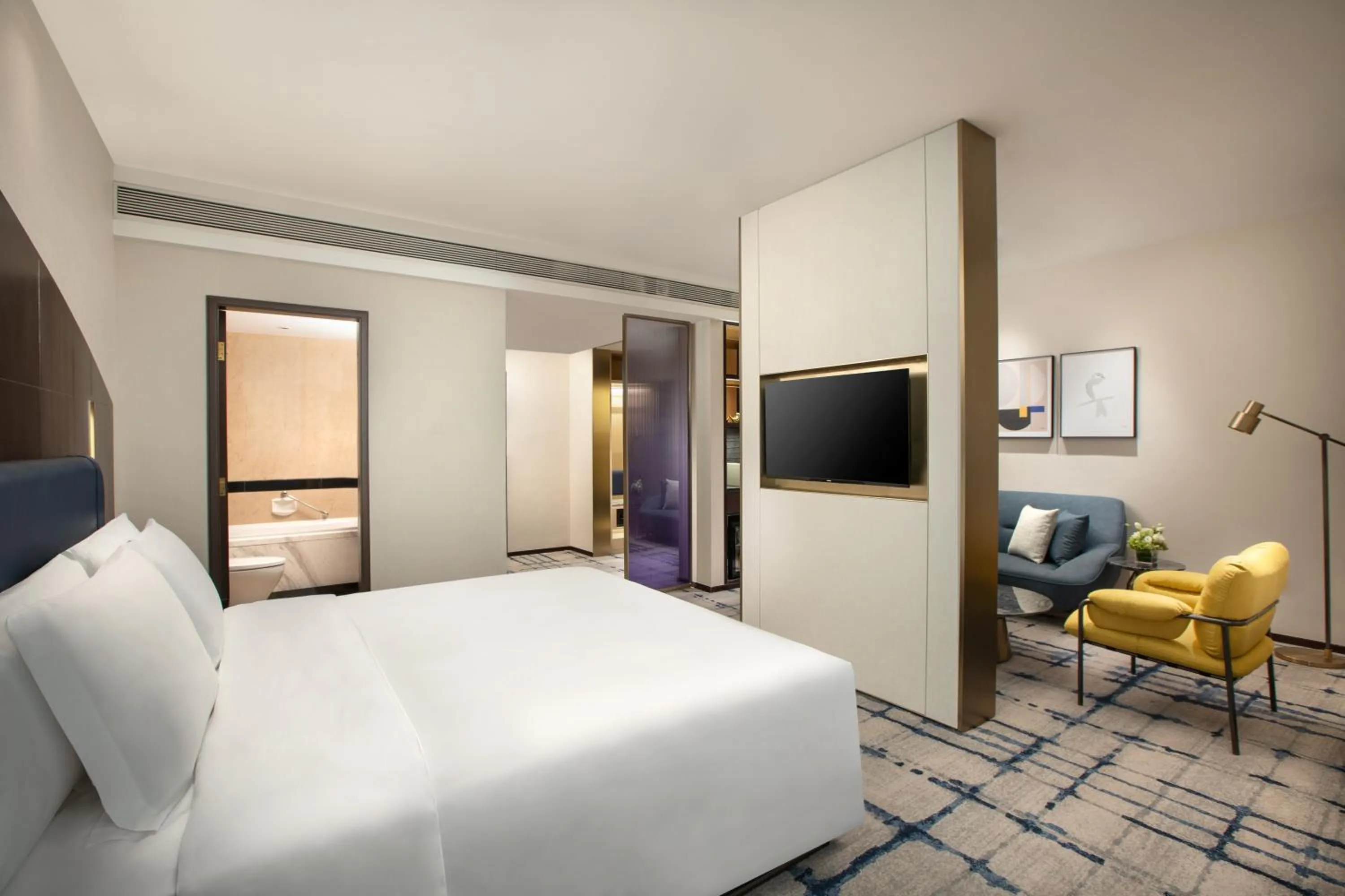 Bedroom, Bed in voco Wuhan Xinhua by IHG