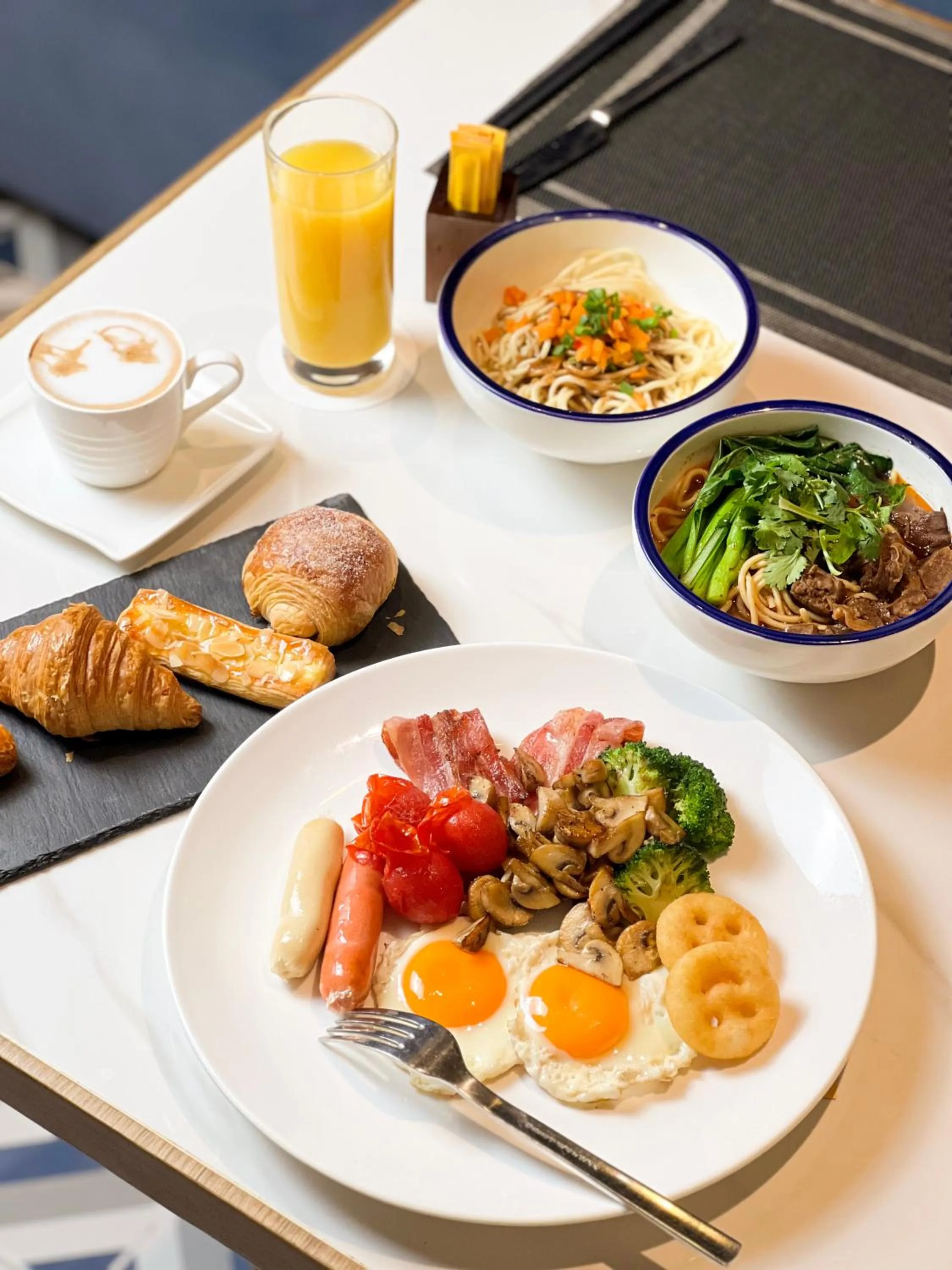 Breakfast in voco Wuhan Xinhua by IHG