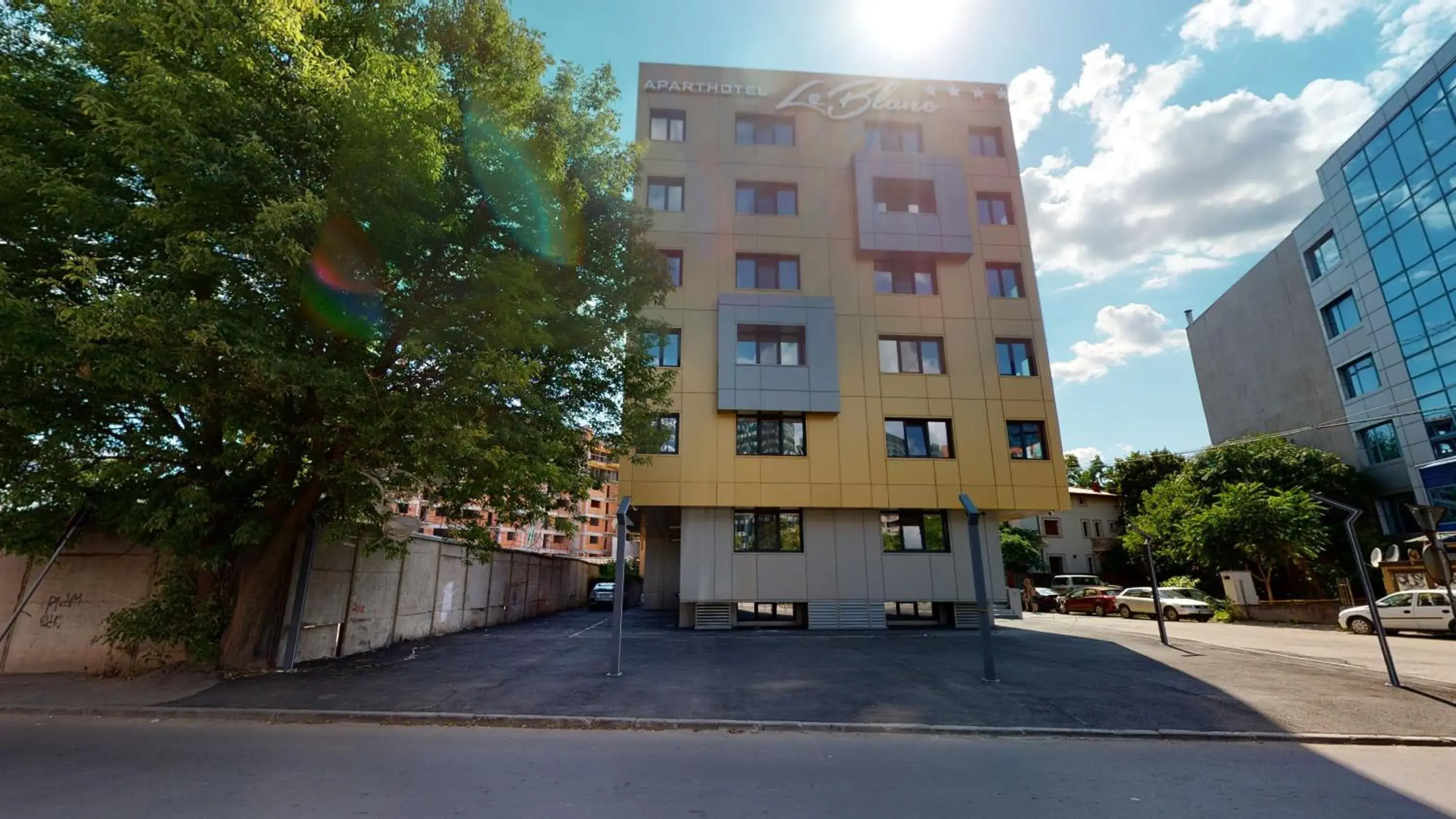 Property building in Le Blanc ApartHotel Property building in Le Blanc ApartHotel