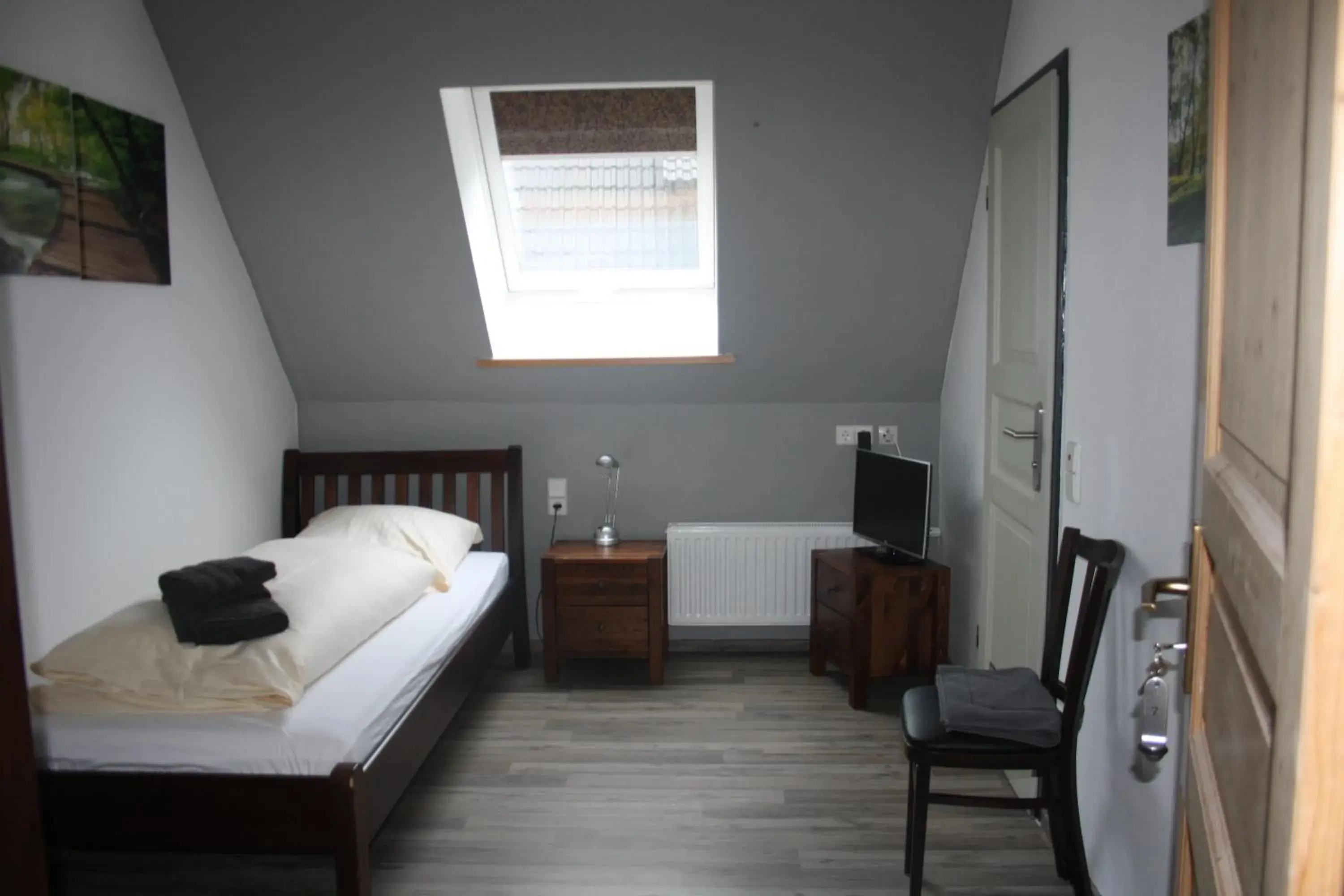 Single Room with Shower - single occupancy in Gasthaus Sonne Single Room with Shower - single occupancy in Gasthaus Sonne