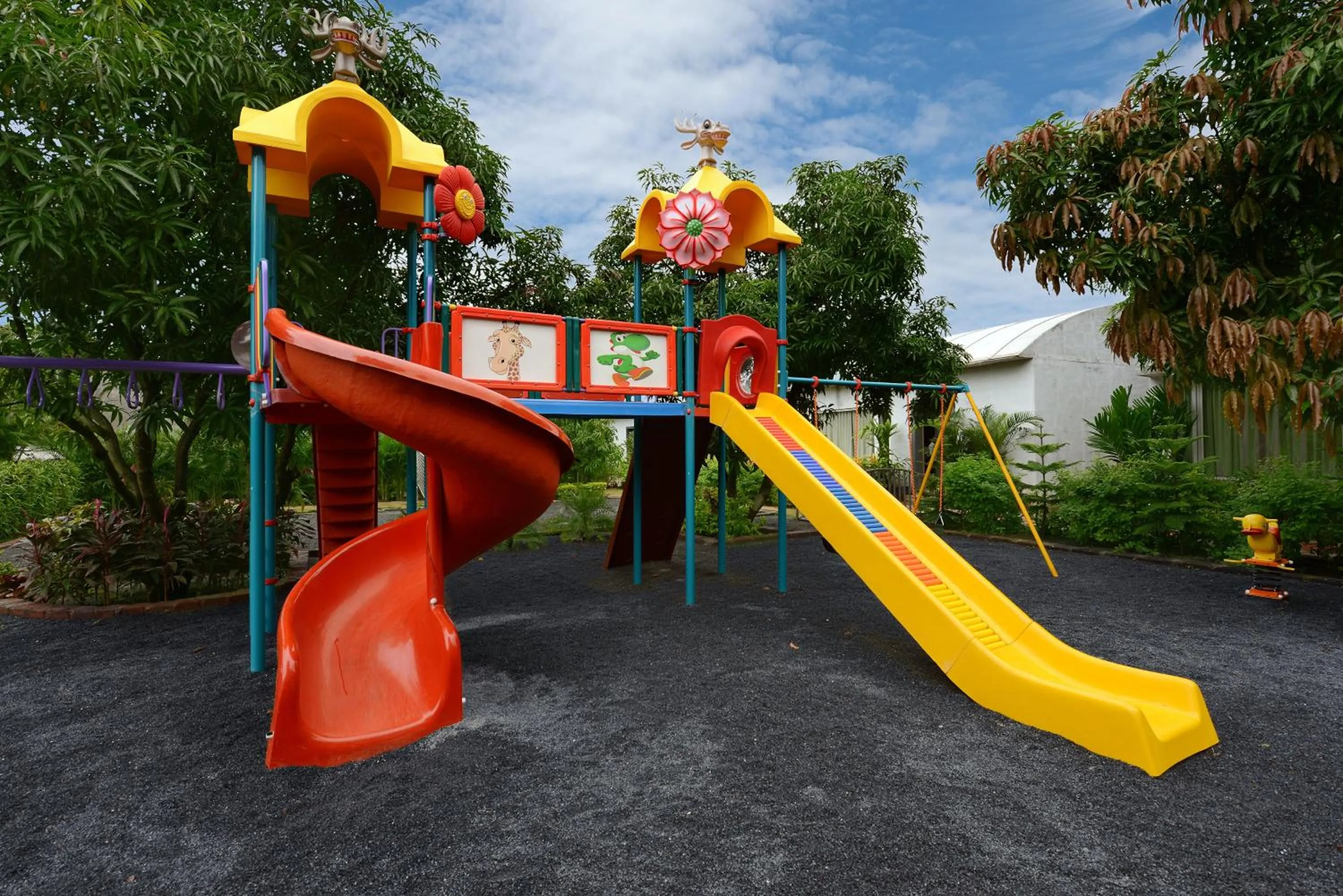 Area and facilities in Sarovar Portico Sasangir