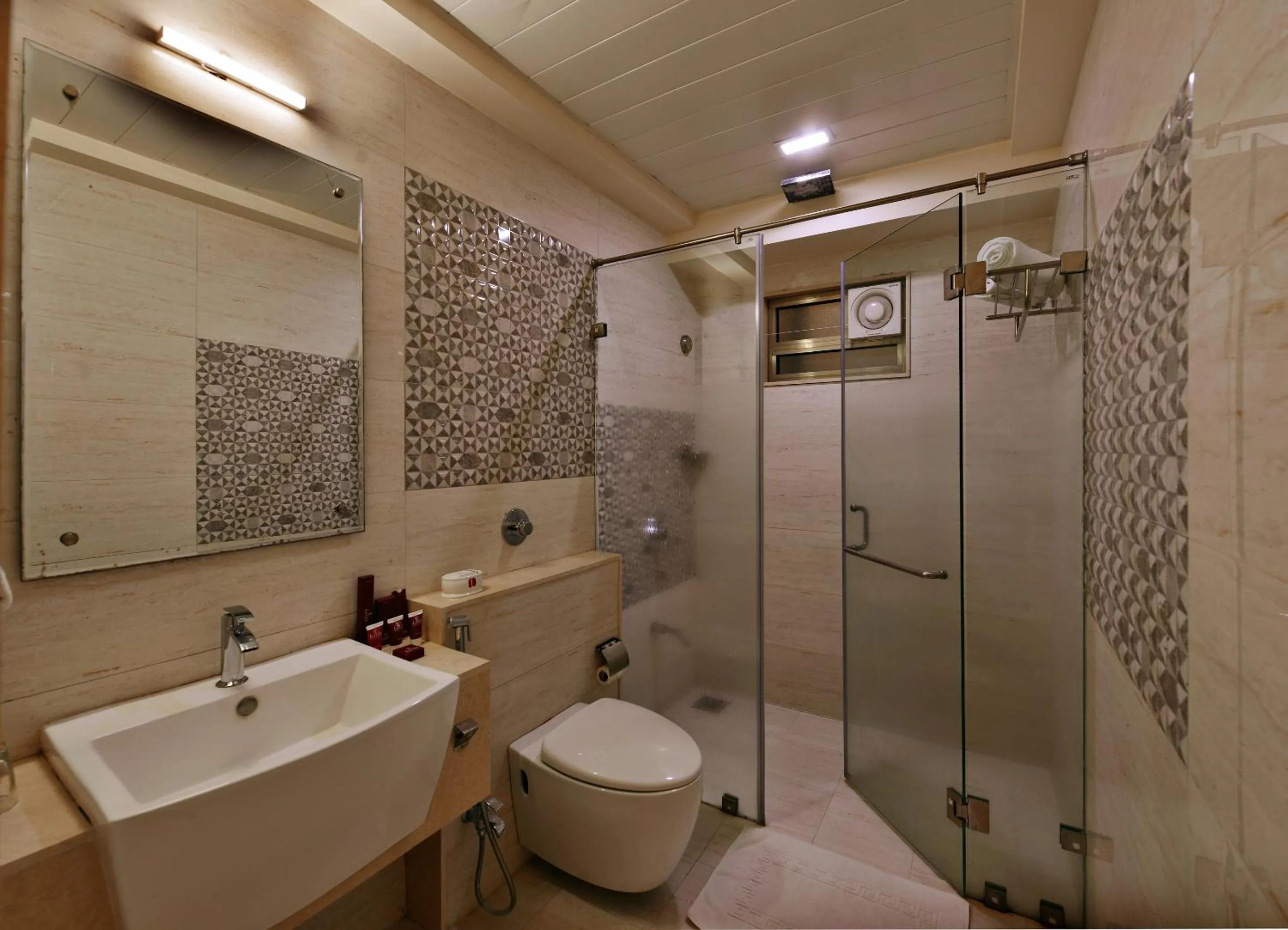 Bathroom in Sarovar Portico Sasangir